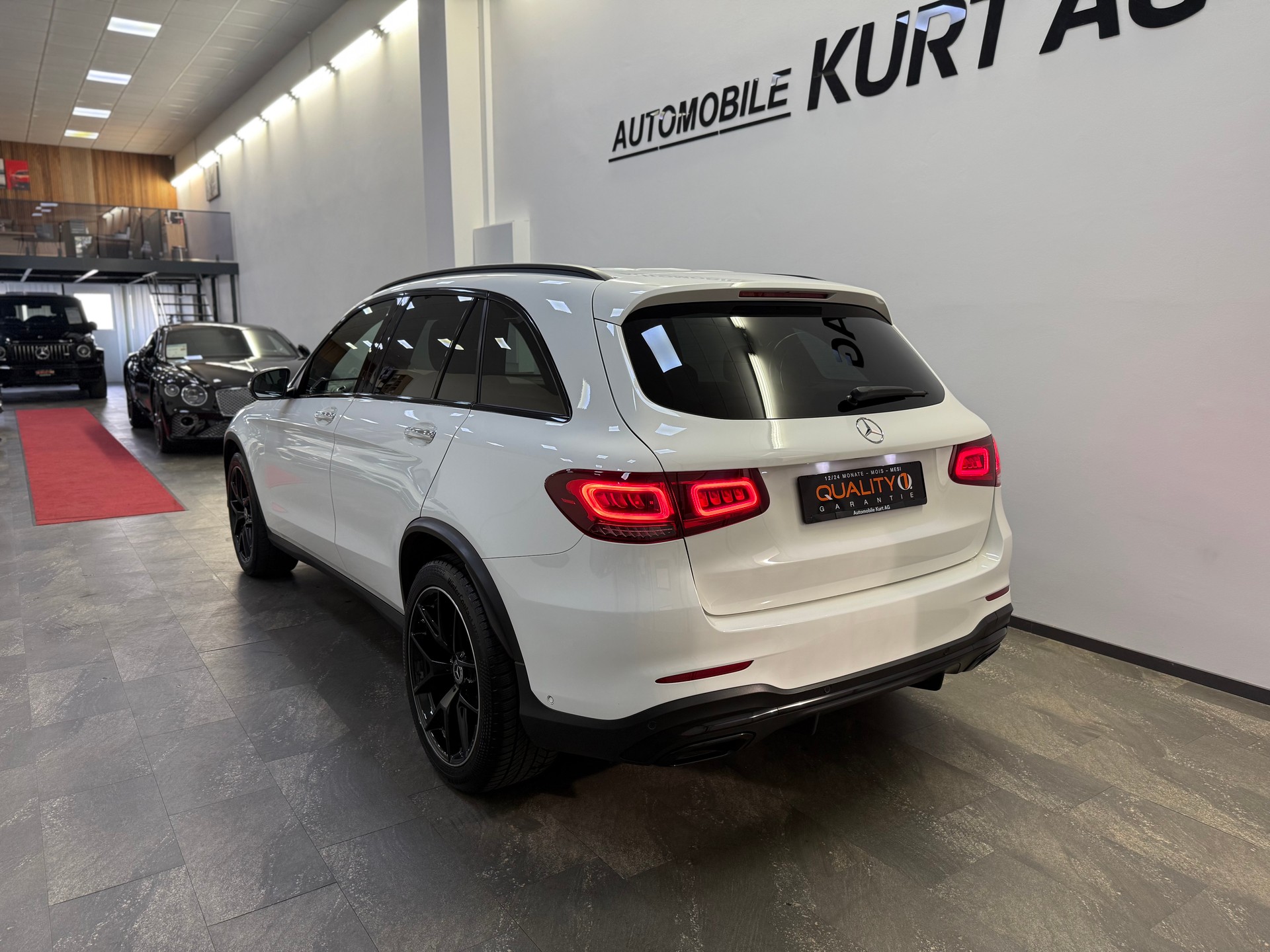 MERCEDES-BENZ GLC 220 d AMG Line 4Matic 9G-Tronic-showroom-element-3