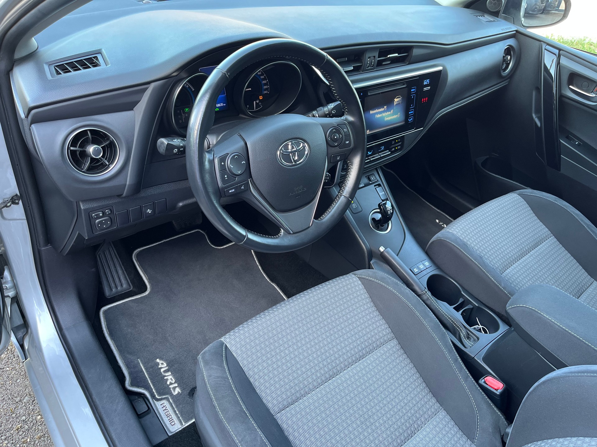 TOYOTA Auris 1.8 HSD Trend e-CVT / Frisch ab MFK & Service / CH Fahrzeug / 8-fach bereift-image-10