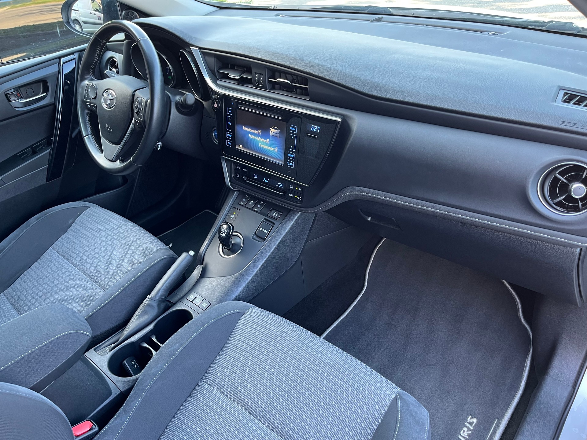 TOYOTA Auris 1.8 HSD Trend e-CVT / Frisch ab MFK & Service / CH Fahrzeug / 8-fach bereift-image-12