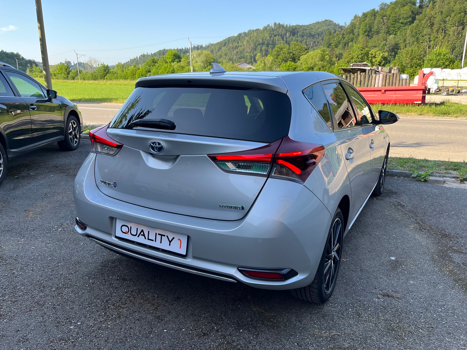 TOYOTA Auris 1.8 HSD Trend e-CVT / Frisch ab MFK & Service / CH Fahrzeug / 8-fach bereift-image-2