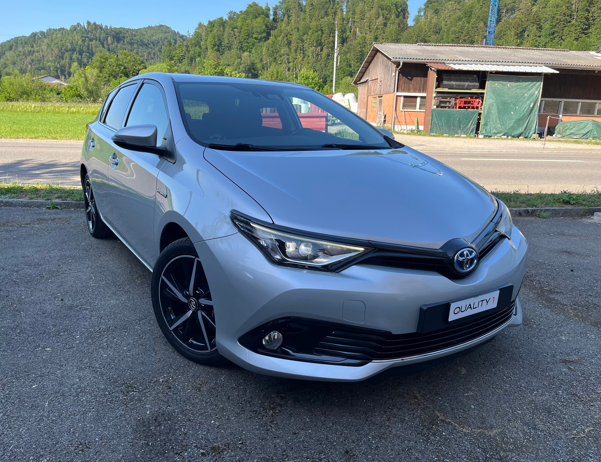 TOYOTA Auris 1.8 HSD Trend e-CVT / Frisch ab MFK & Service / CH Fahrzeug / 8-fach bereift-image-1