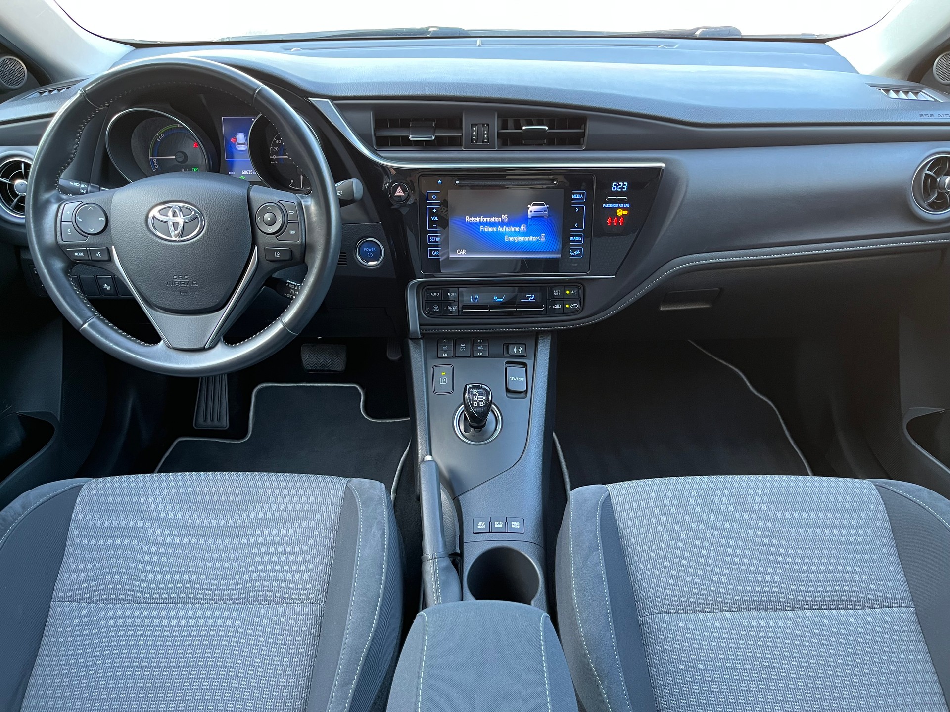 TOYOTA Auris 1.8 HSD Trend e-CVT / Frisch ab MFK & Service / CH Fahrzeug / 8-fach bereift-image-6