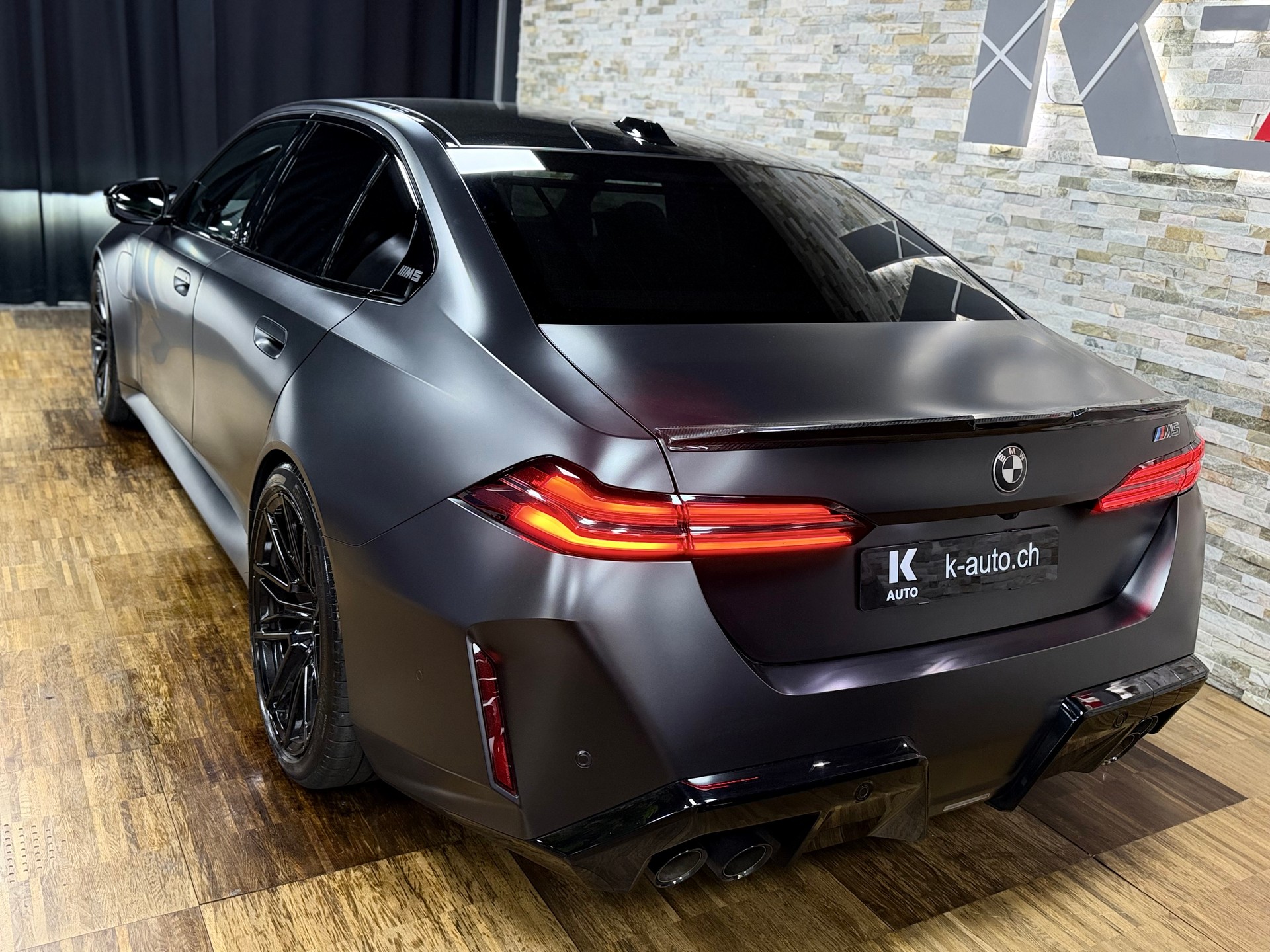BMW M5 xDrive-showroom-element-1