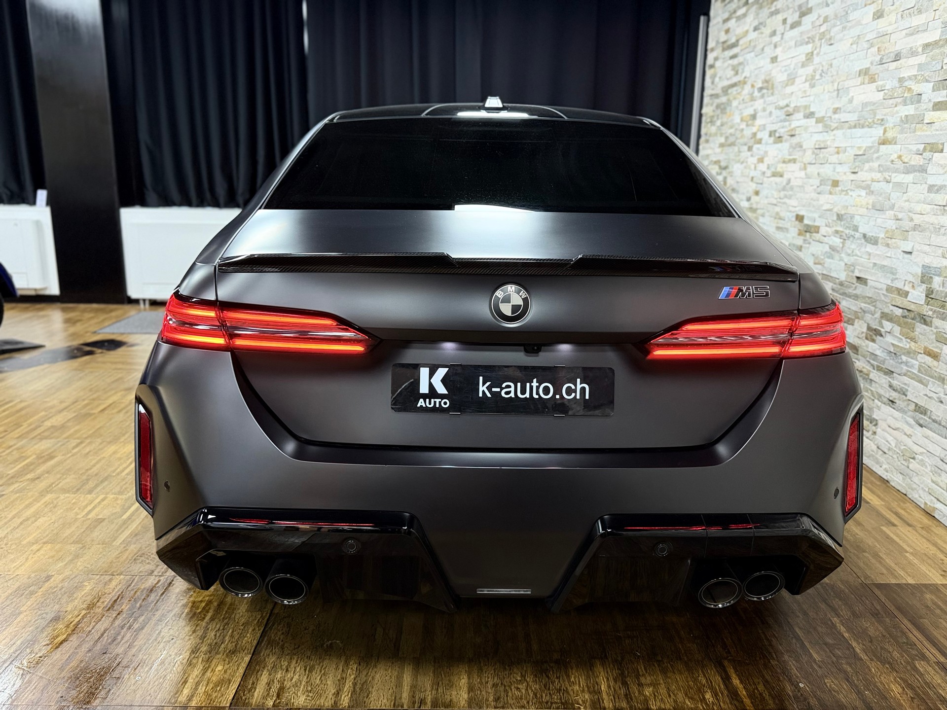 BMW M5 xDrive-showroom-element-2