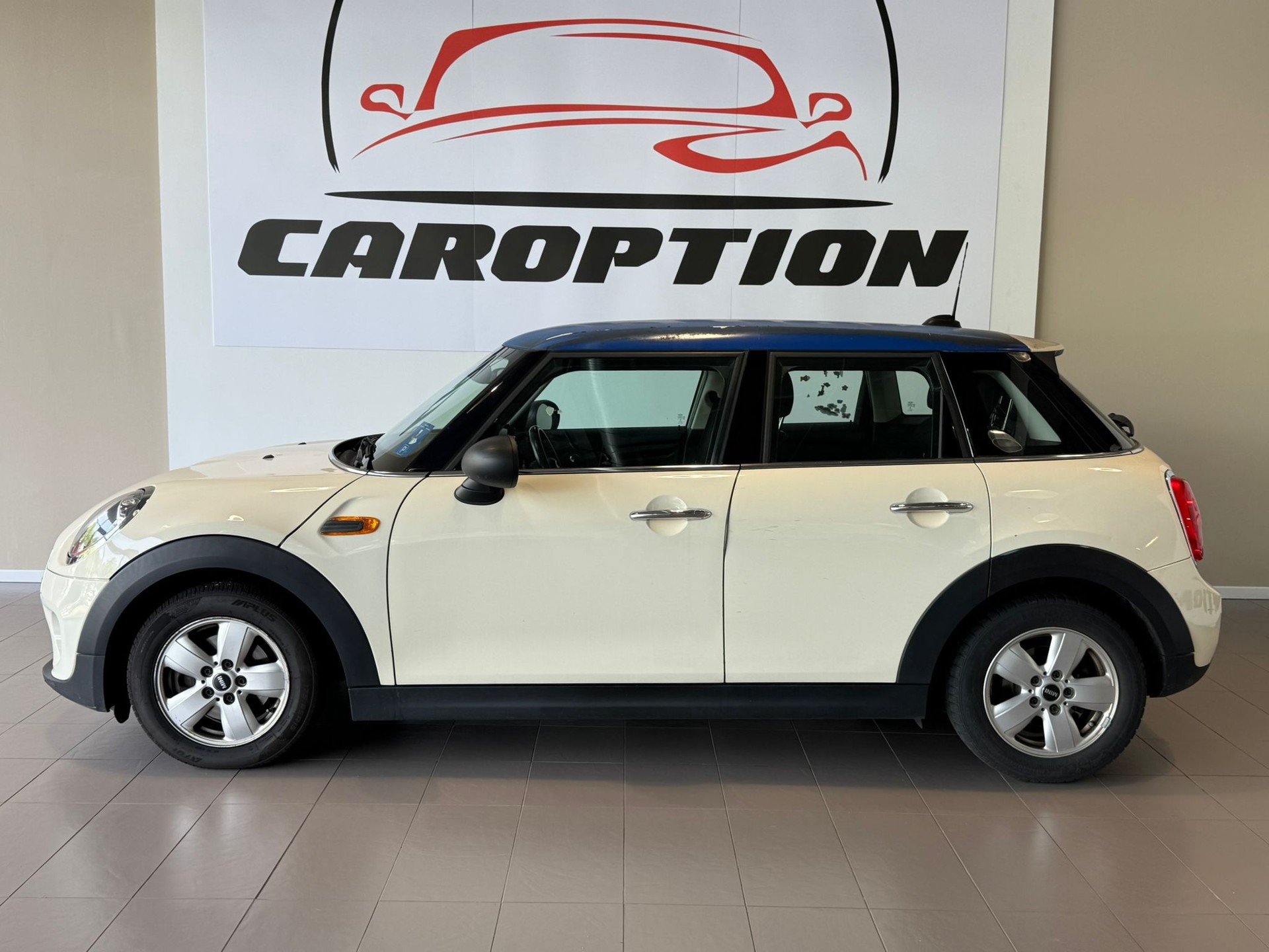MINI One Steptronic-showroom-element-3