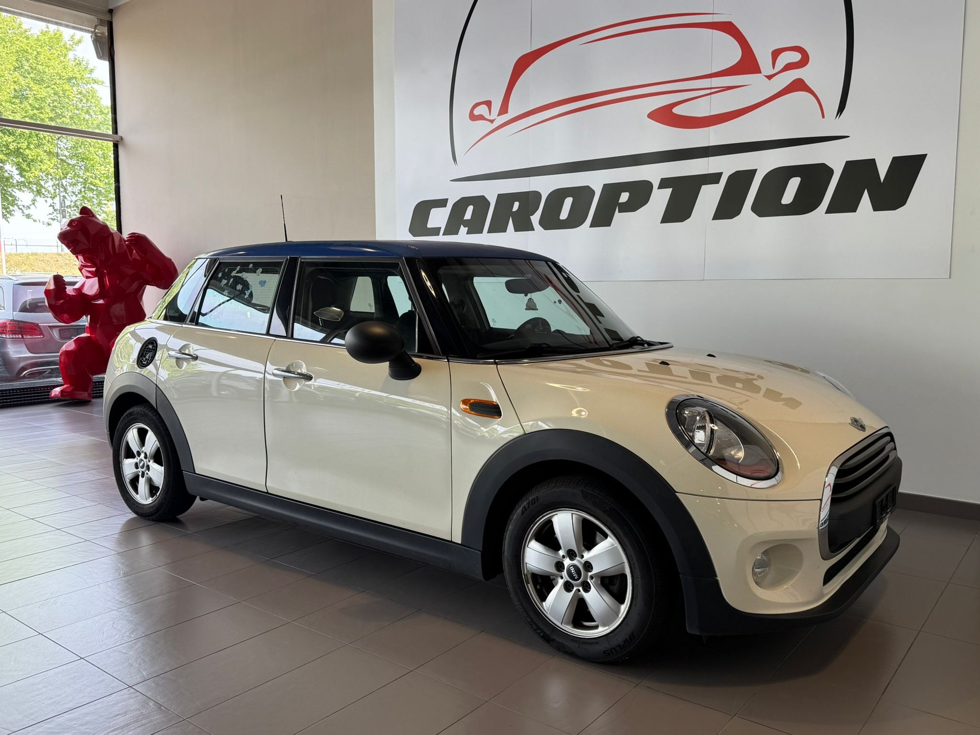 MINI One Steptronic-showroom-element-1