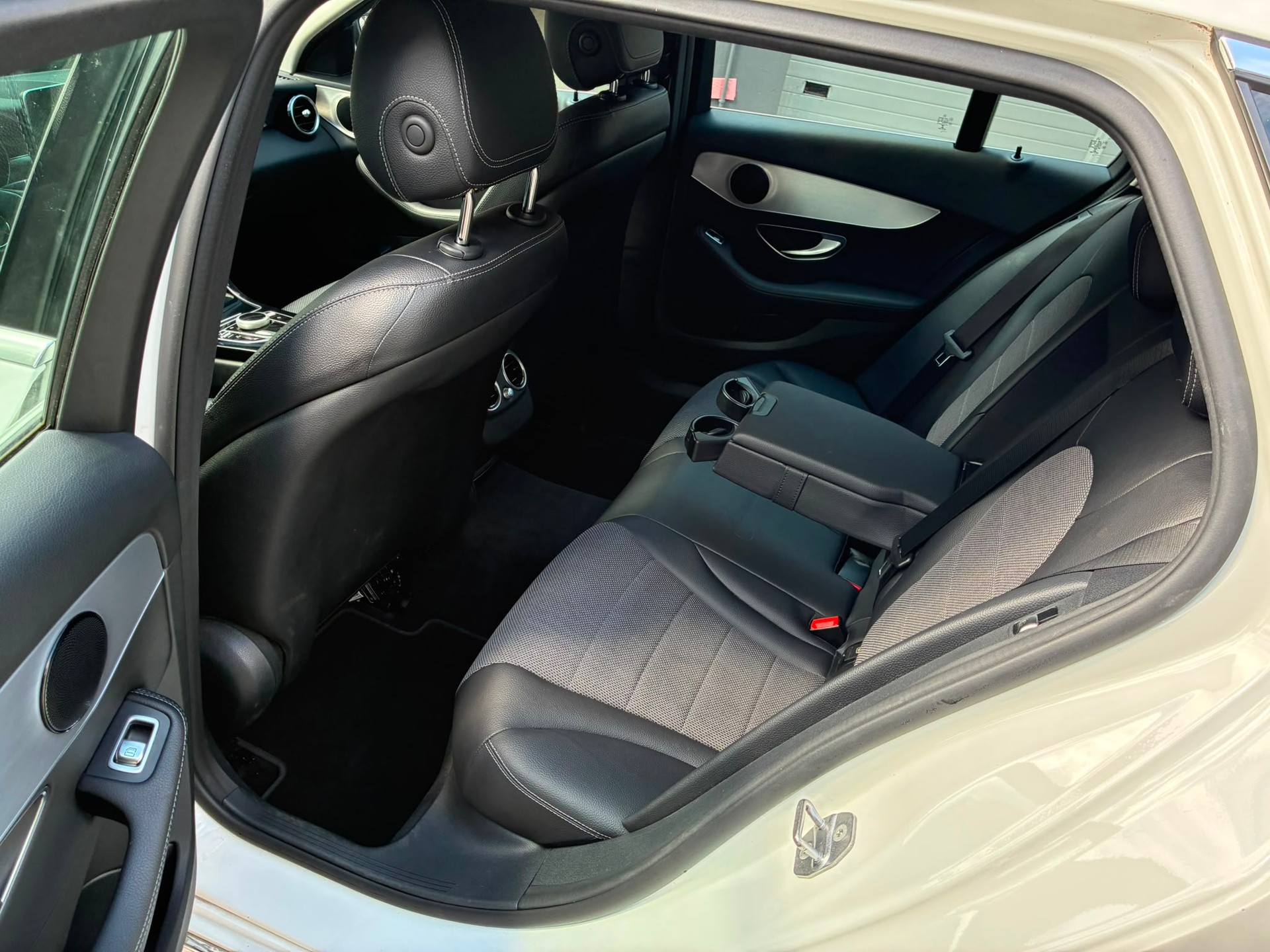 MERCEDES-BENZ C 200 4Matic 7G-Tronic-image-14