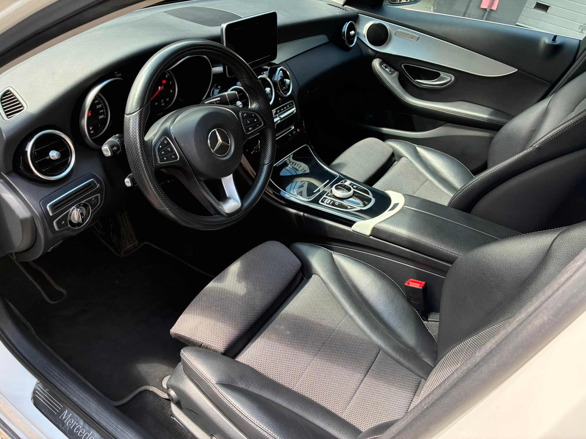 MERCEDES-BENZ C 200 4Matic 7G-Tronic-image-10