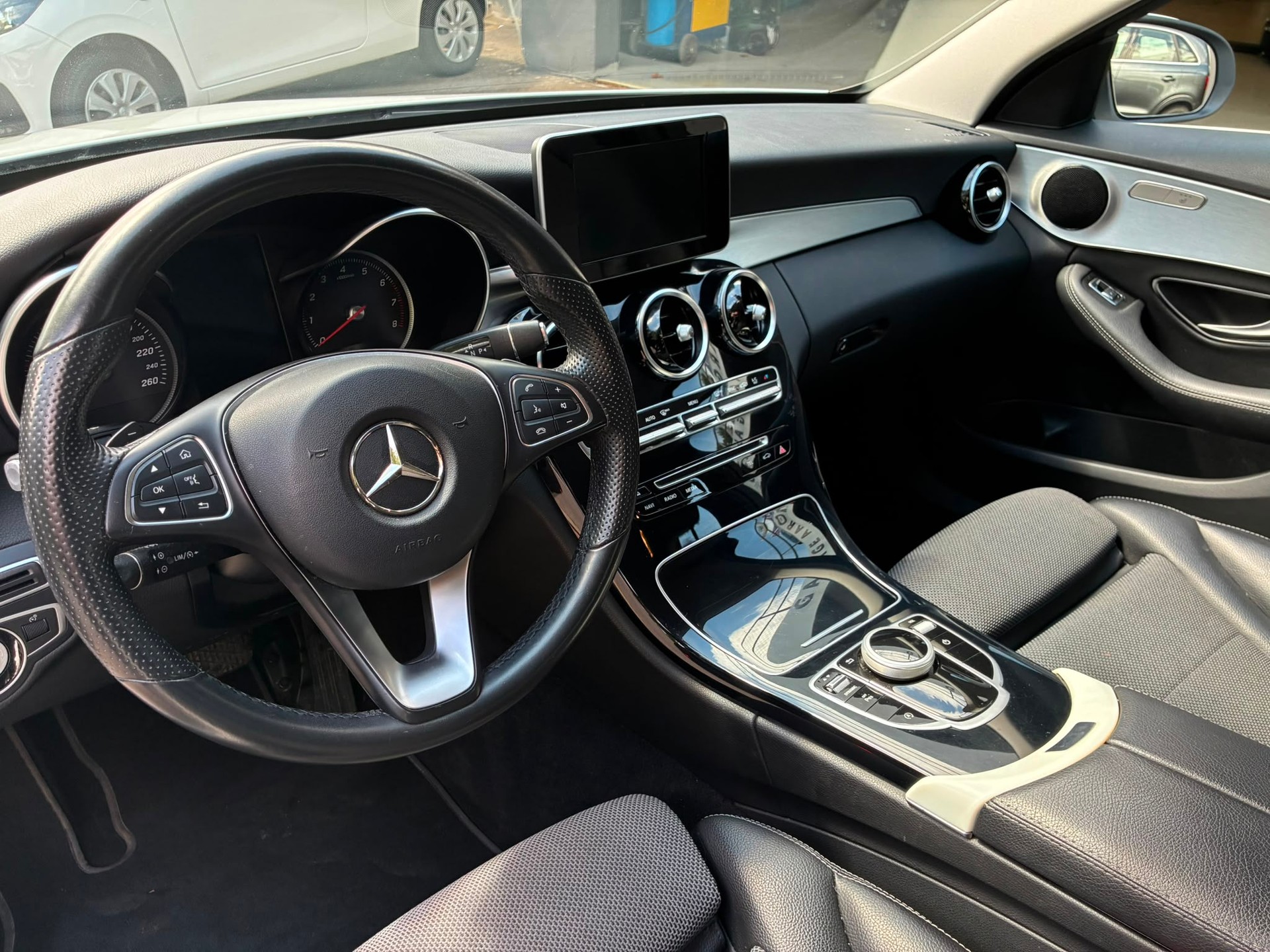 MERCEDES-BENZ C 200 4Matic 7G-Tronic-image-11