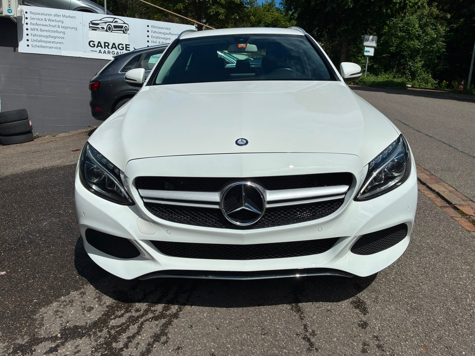 MERCEDES-BENZ C 200 4Matic 7G-Tronic-showroom-element-1