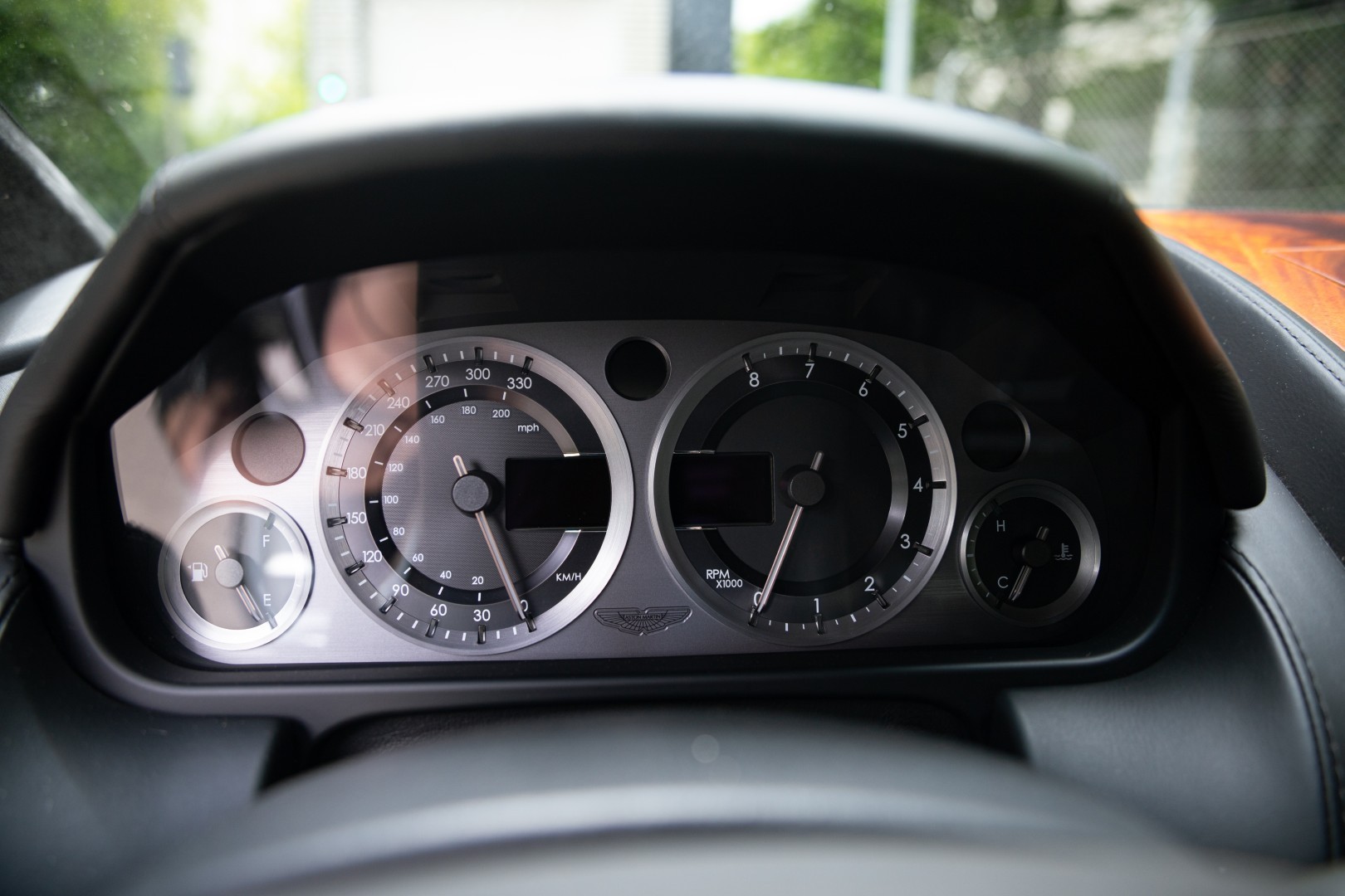 ASTON MARTIN DB9 Volante Touchtronic 2-image-12