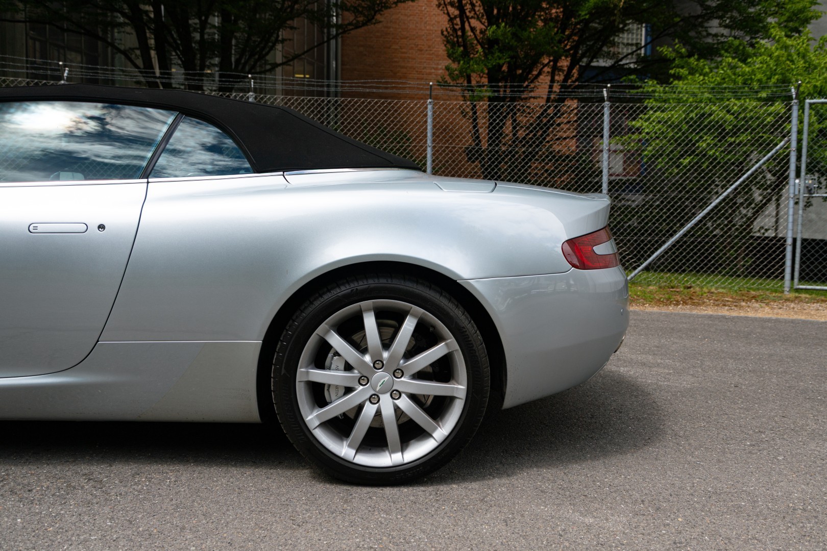 ASTON MARTIN DB9 Volante Touchtronic 2-image-3