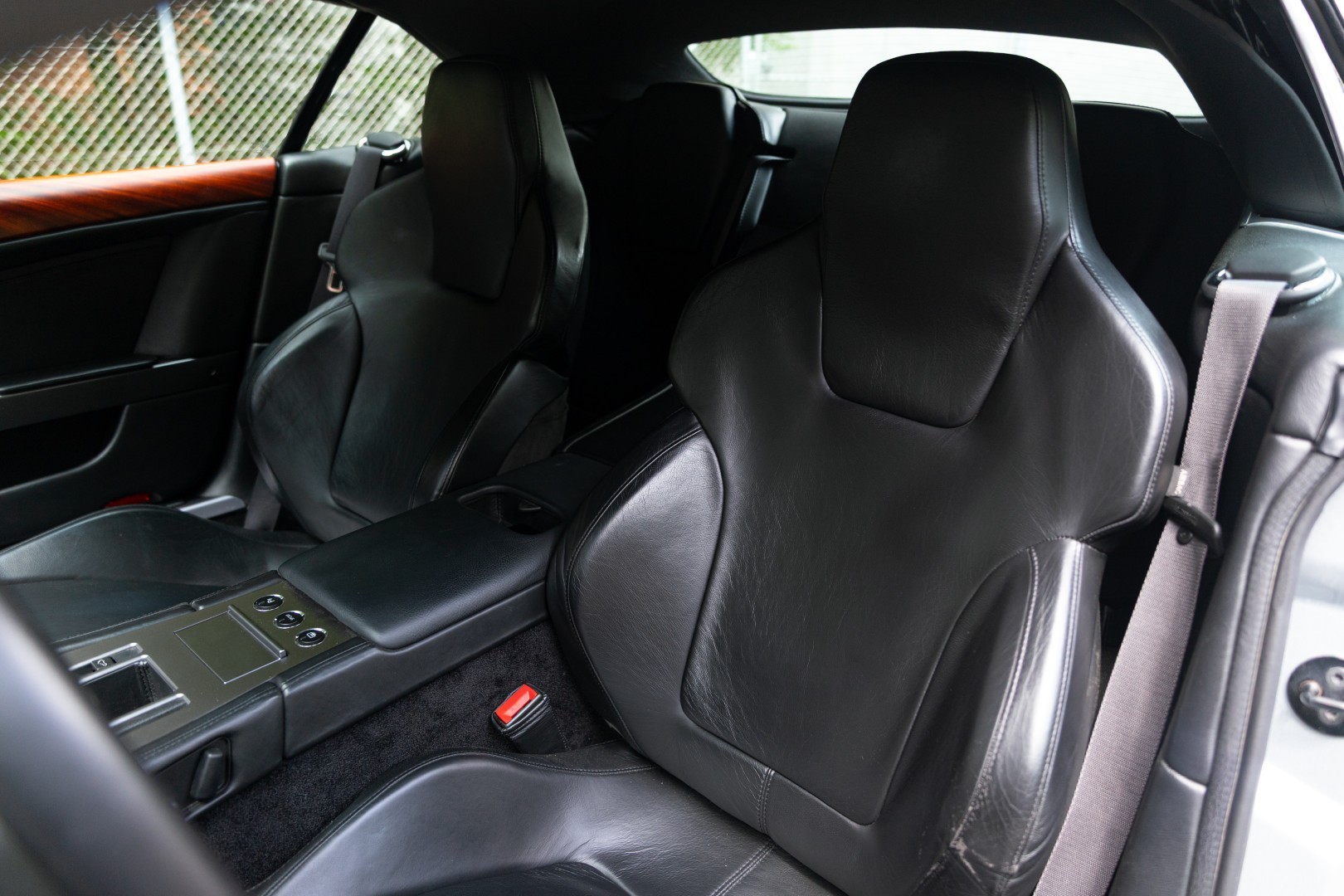 ASTON MARTIN DB9 Volante Touchtronic 2-image-10