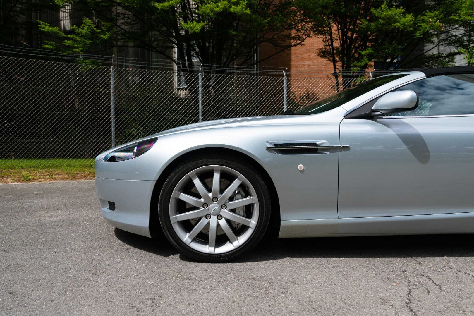 ASTON MARTIN DB9 Volante Touchtronic 2-image-2