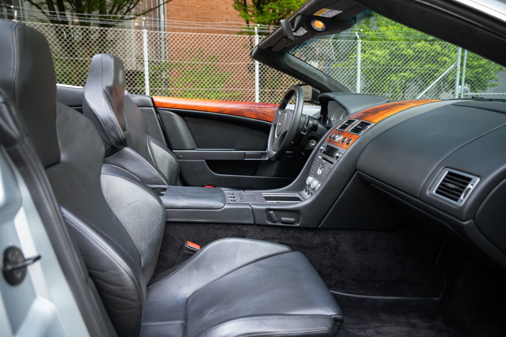 ASTON MARTIN DB9 Volante Touchtronic 2-image-14