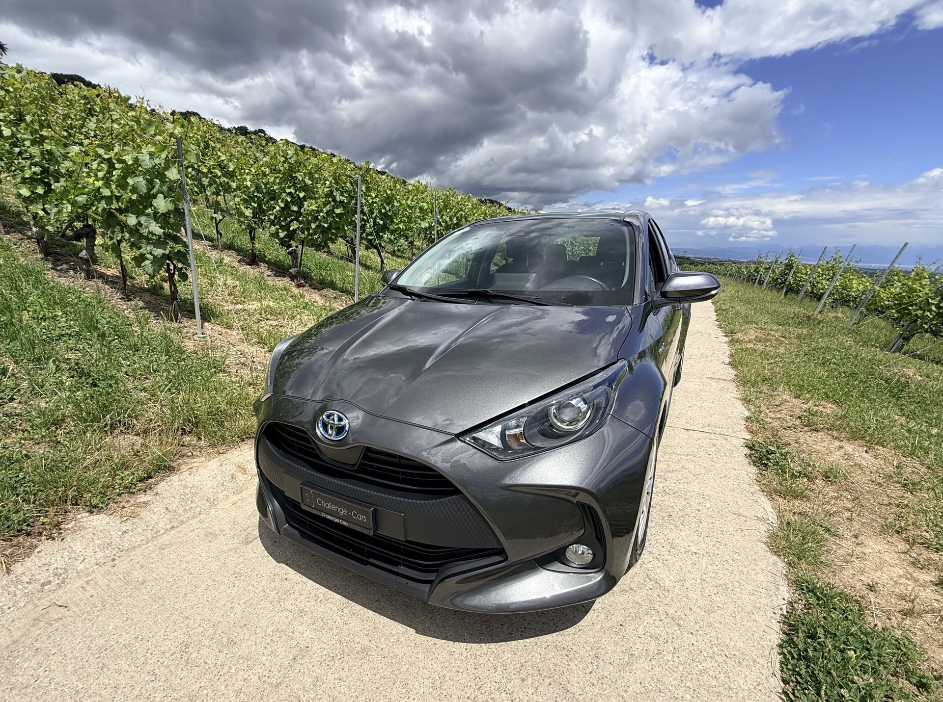 TOYOTA Yaris 1.5 Comfort e-CVT-showroom-element-1