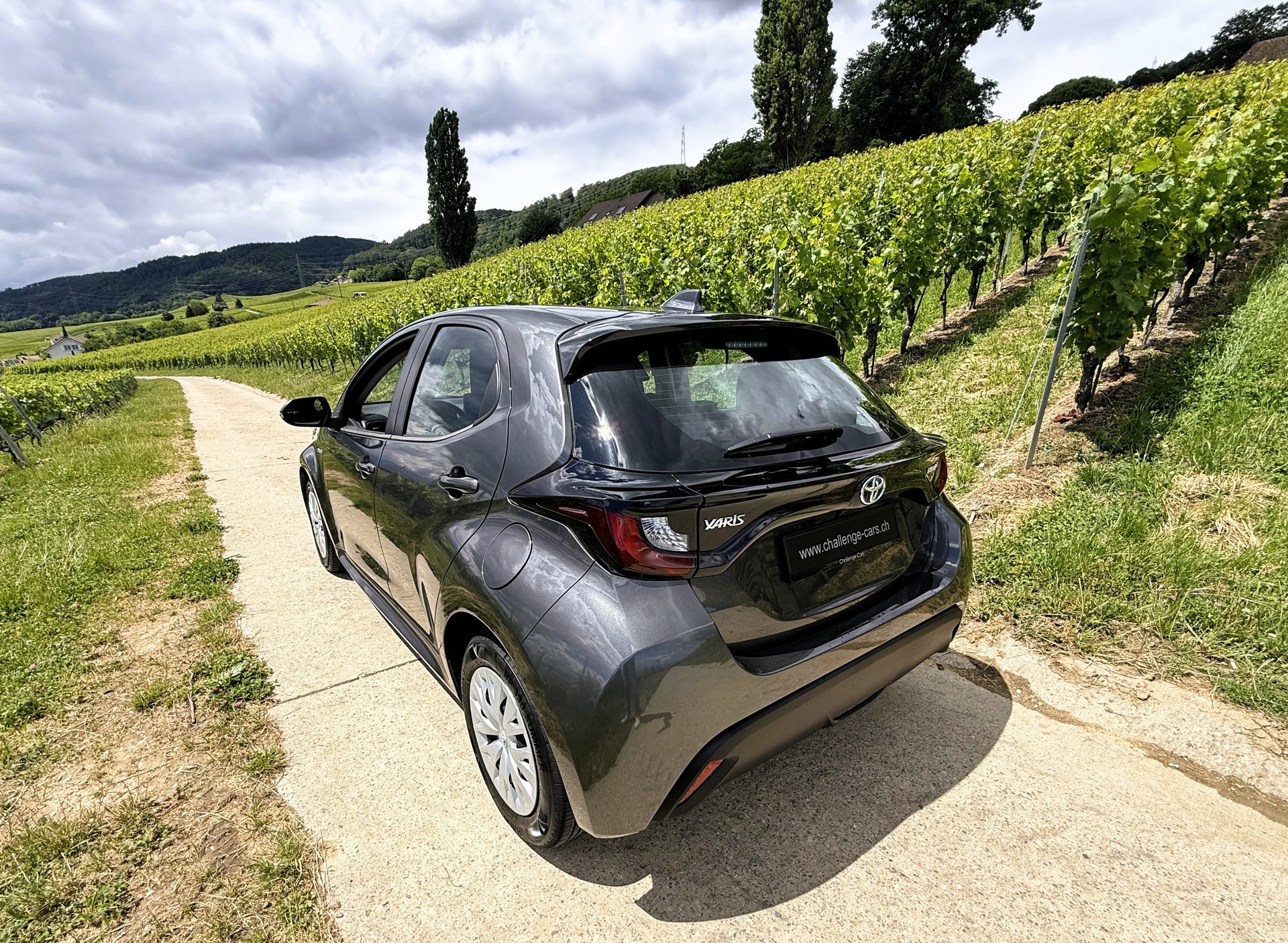 TOYOTA Yaris 1.5 Comfort e-CVT-image-8