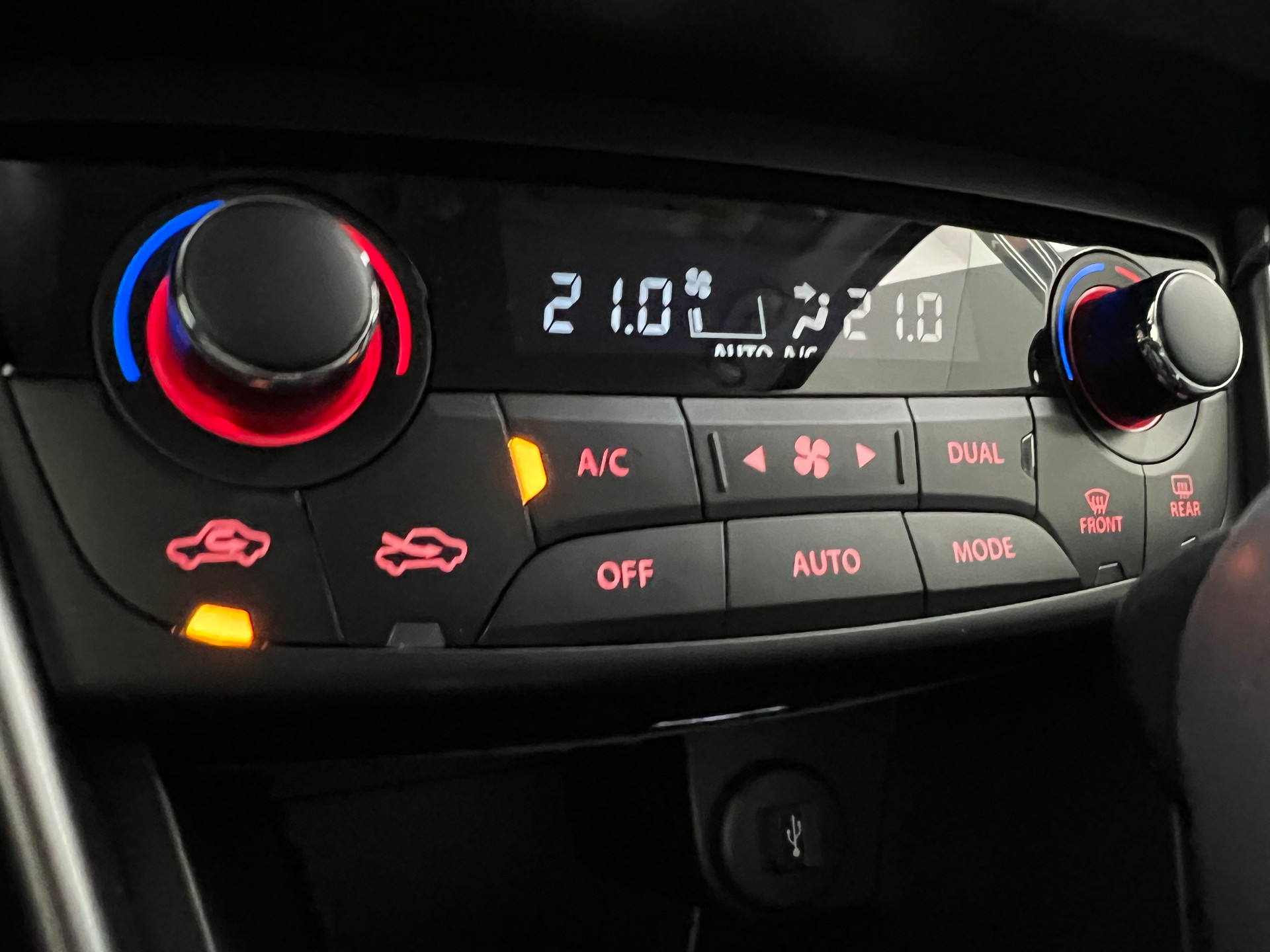 SUZUKI S-Cross 1.4 16V Compact+ MHD 4WD Automatic-image-16