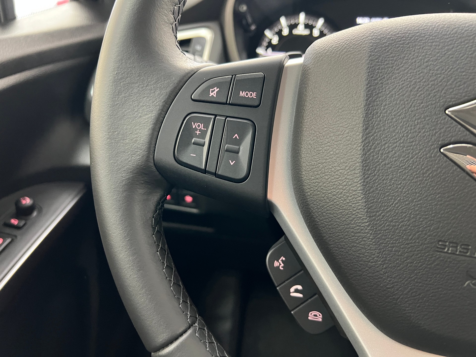 SUZUKI S-Cross 1.4 16V Compact+ MHD 4WD Automatic-image-13