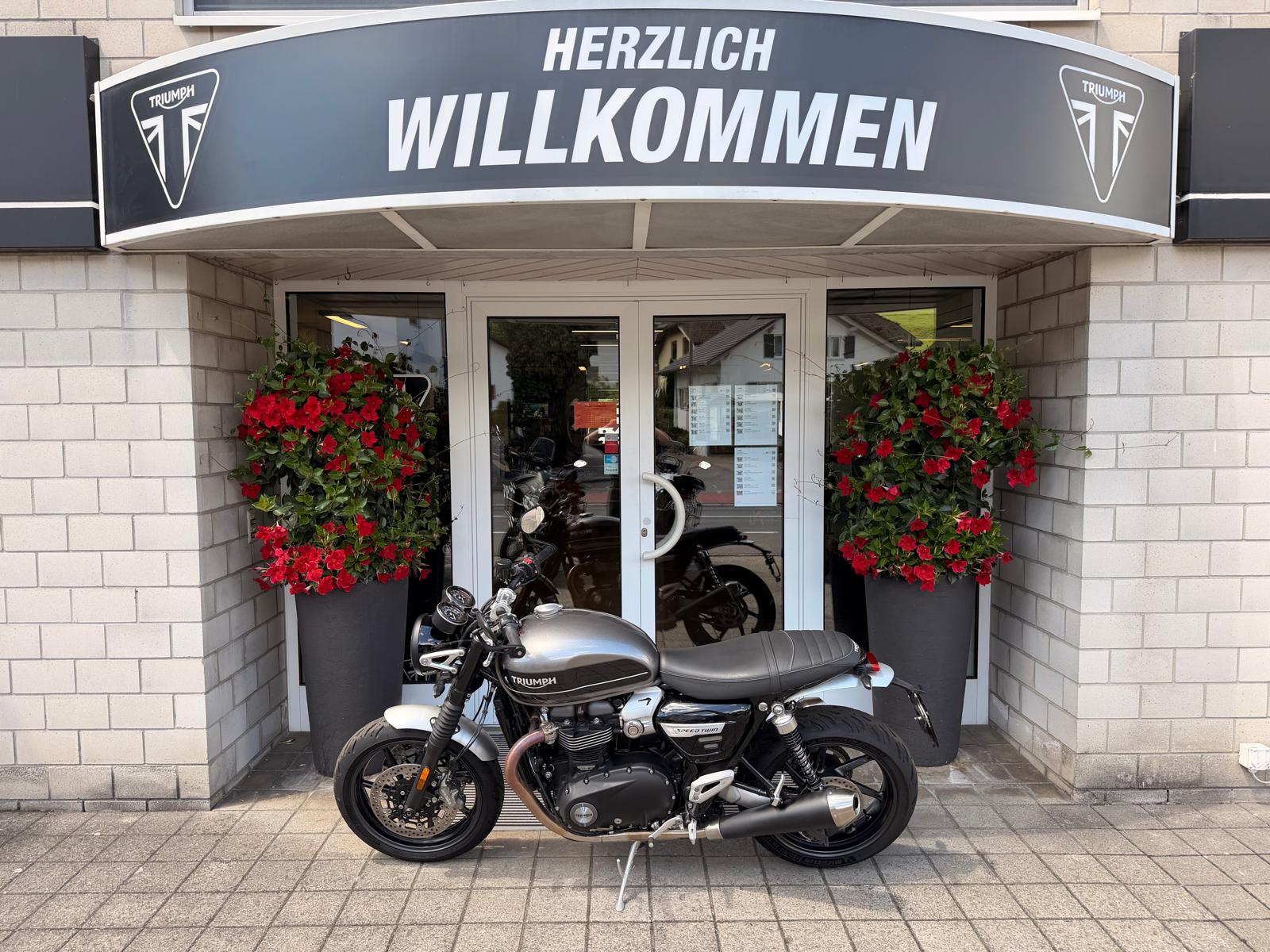 TRIUMPH Speed Twin 1200-image-0