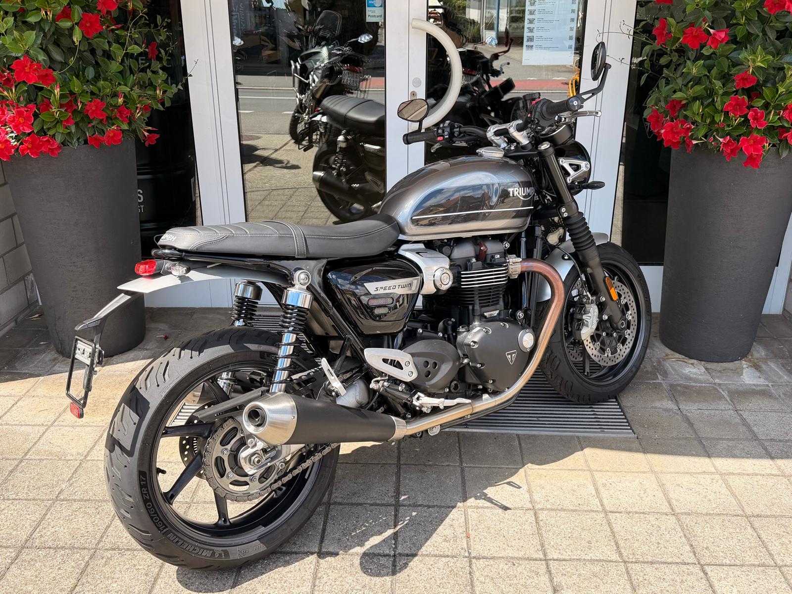 TRIUMPH Speed Twin 1200-image-5