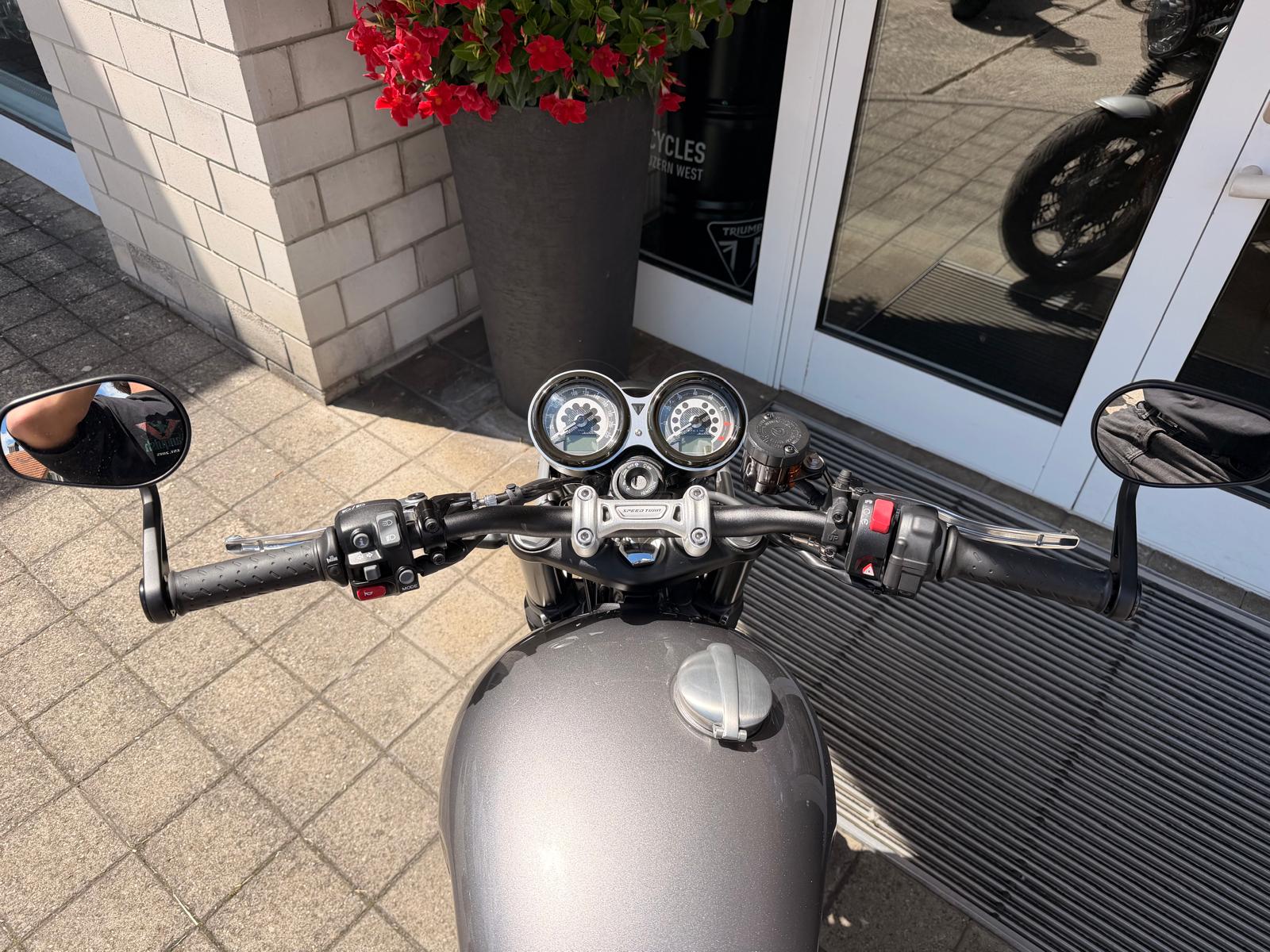 TRIUMPH Speed Twin 1200-image-8