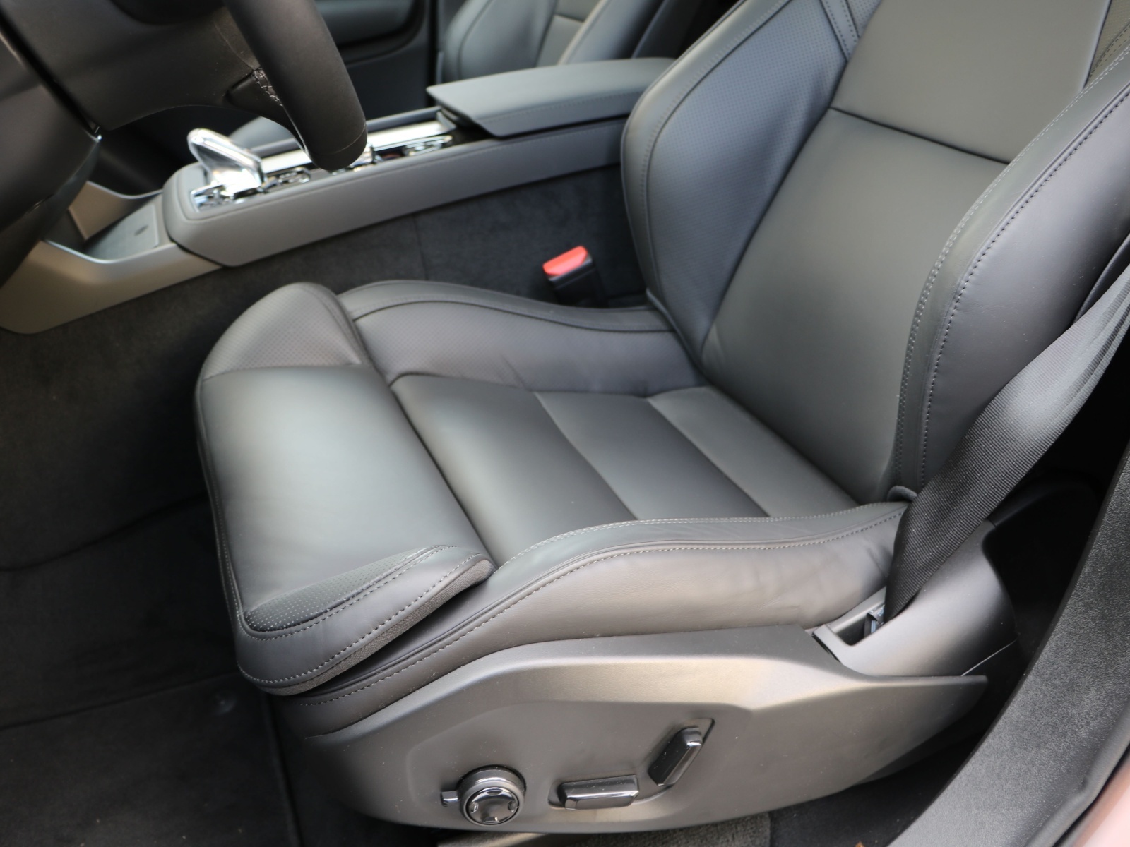 VOLVO XC90 T8 AWD PluginHybrid Dark Edition Geartronic-image-12