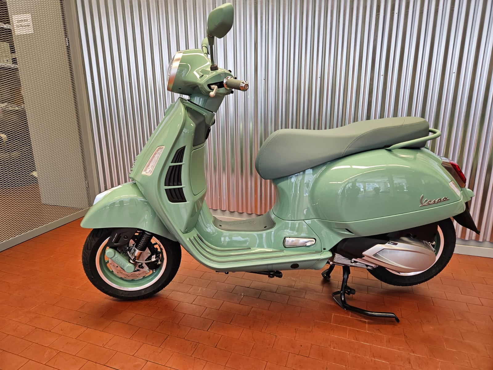 PIAGGIO GTS 310 80th Euro 5+-showroom-element-1