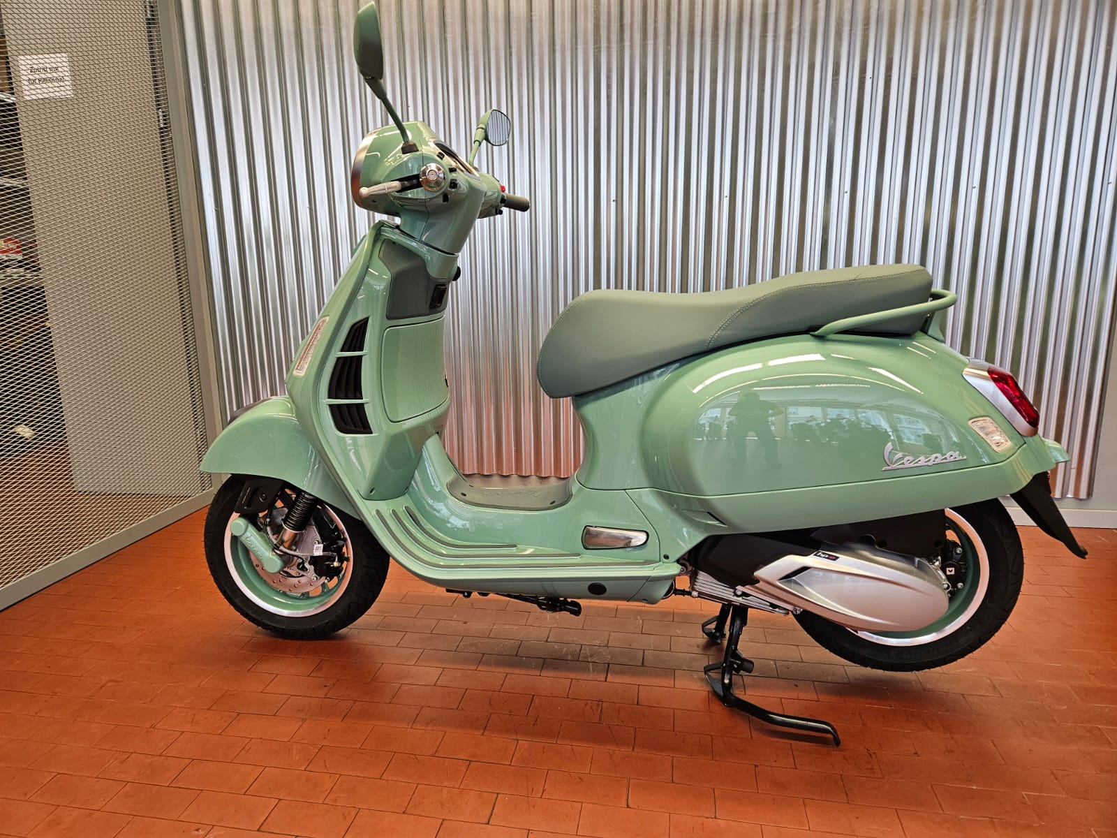 PIAGGIO GTS 310 80th Euro 5+-showroom-element-3