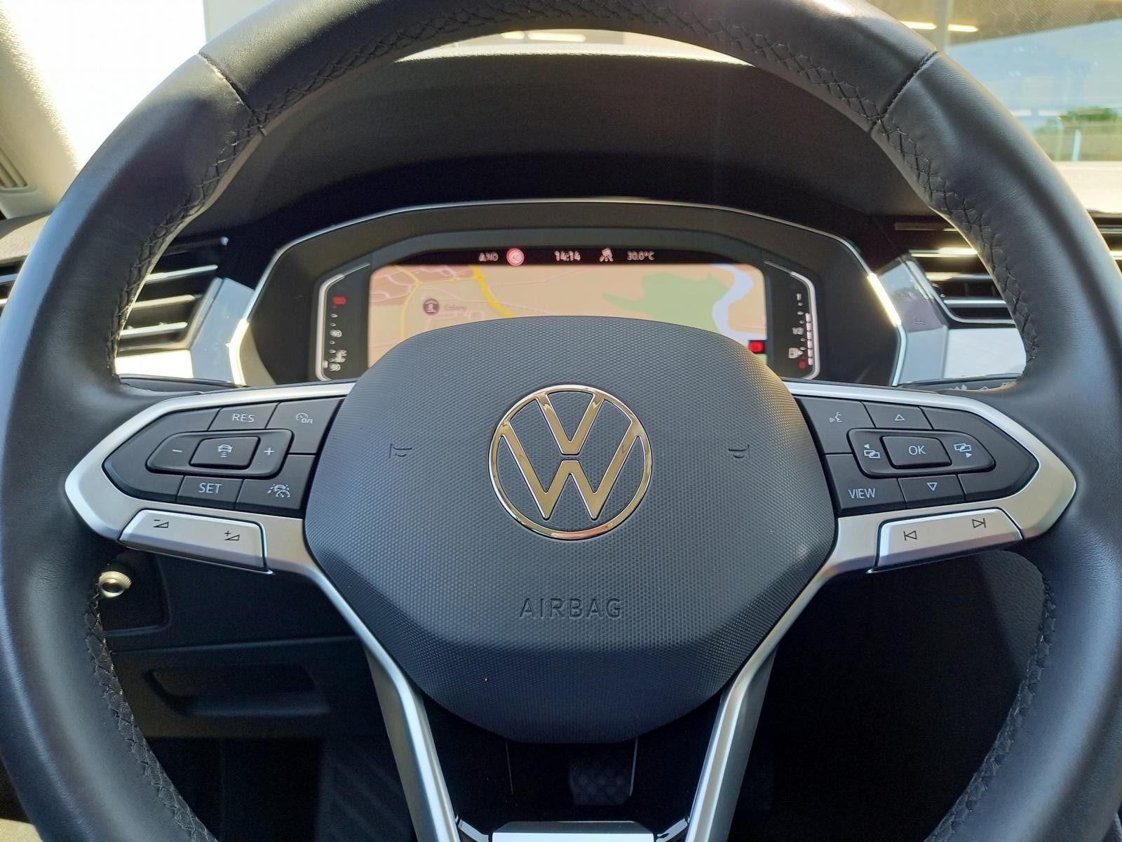 VW Passat 2.0 TDI BMT Business 4Motion DSG-image-5