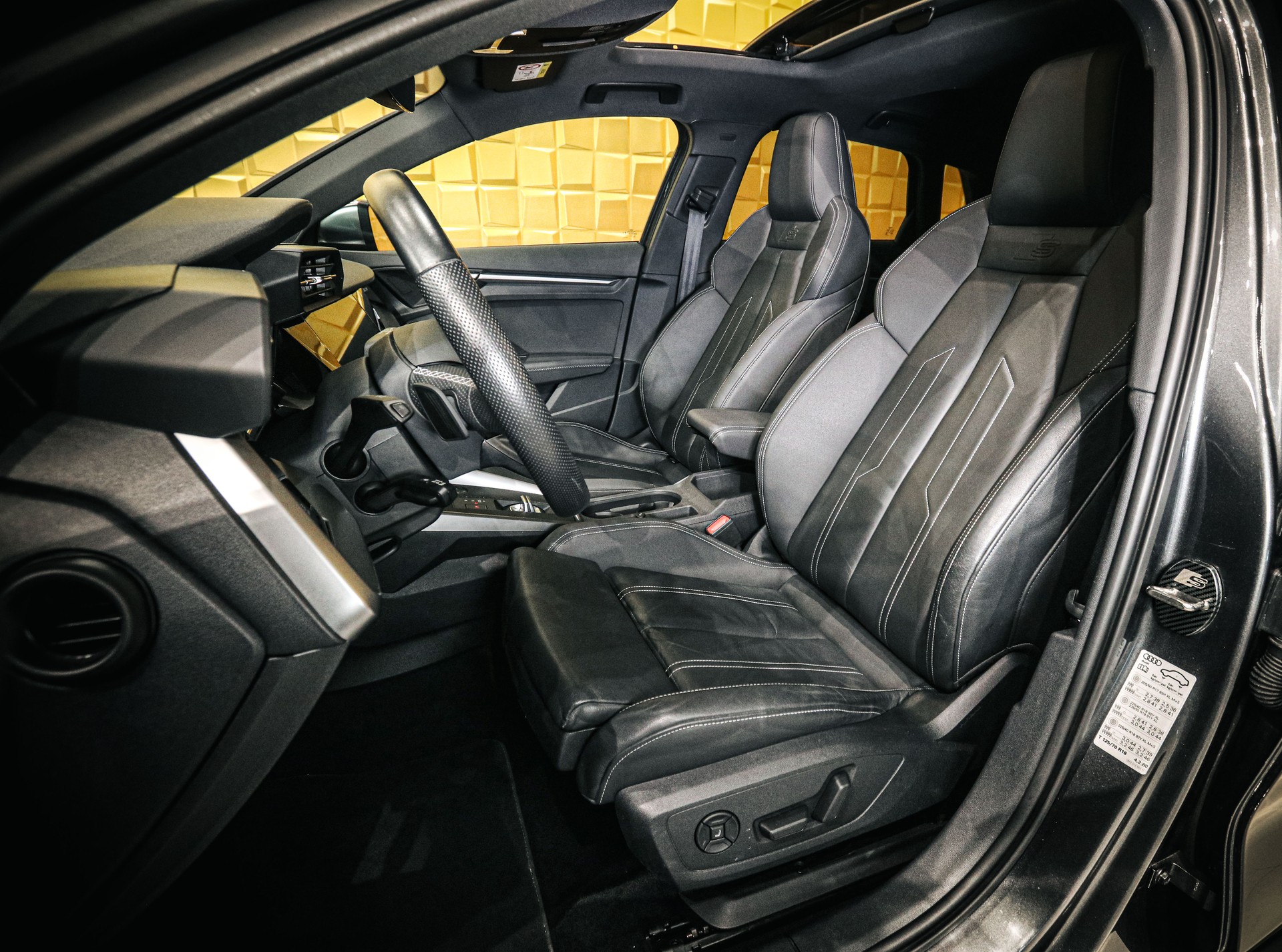 AUDI S3 Sportback 2.0 TFSI quattro S-tronic-image-9