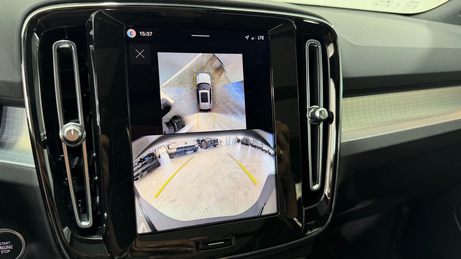 VOLVO XC40 2.0 B3 MH Plus Dark-image-8