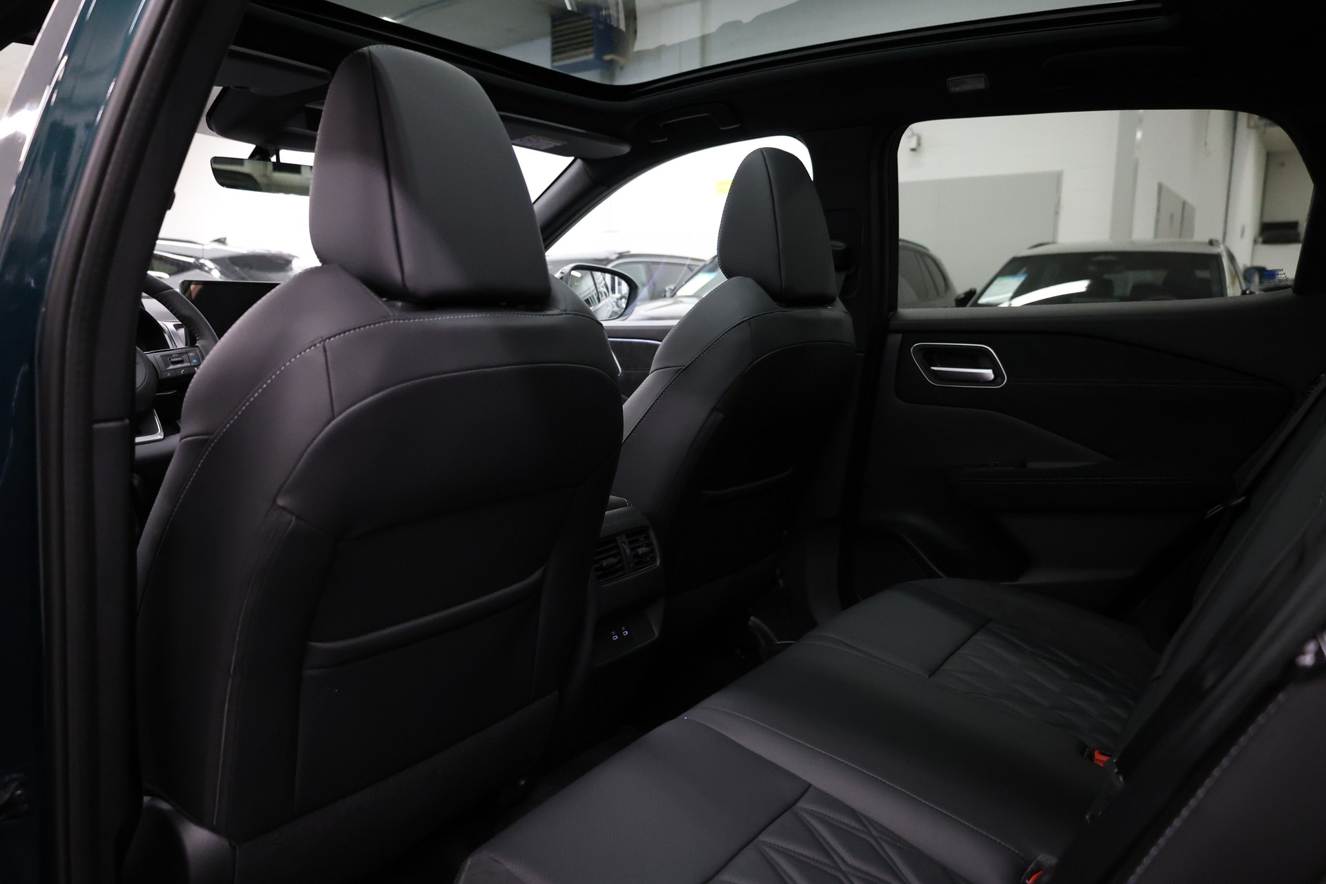 NISSAN Qashqai 1.3 DIG-T Tekna+ 4x4-image-34