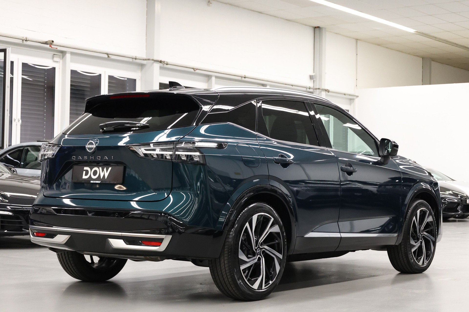 NISSAN Qashqai 1.3 DIG-T Tekna+ 4x4-image-4