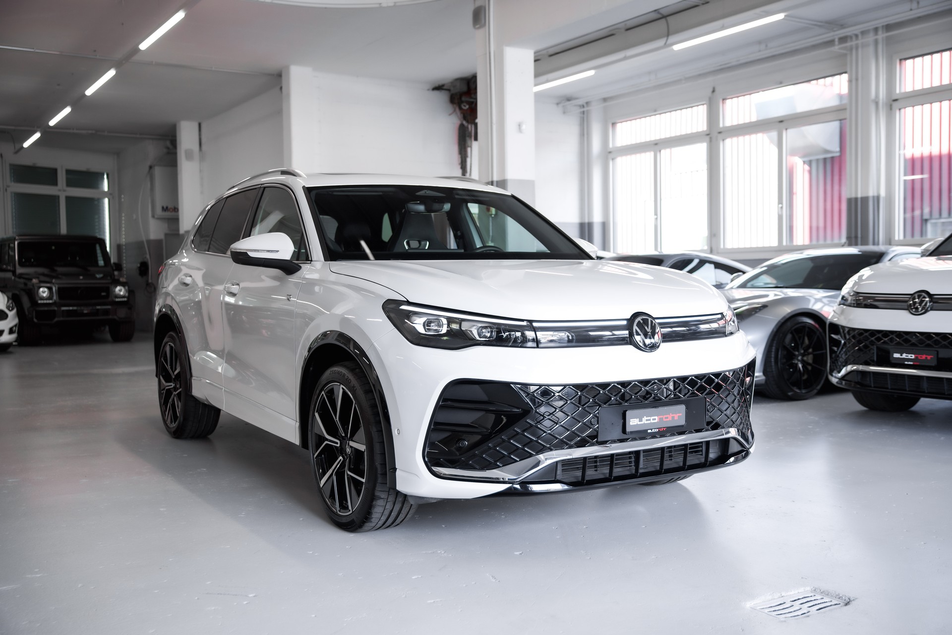 VW Tiguan 2.0 TSI R-Line DSG 4motion-showroom-element-2