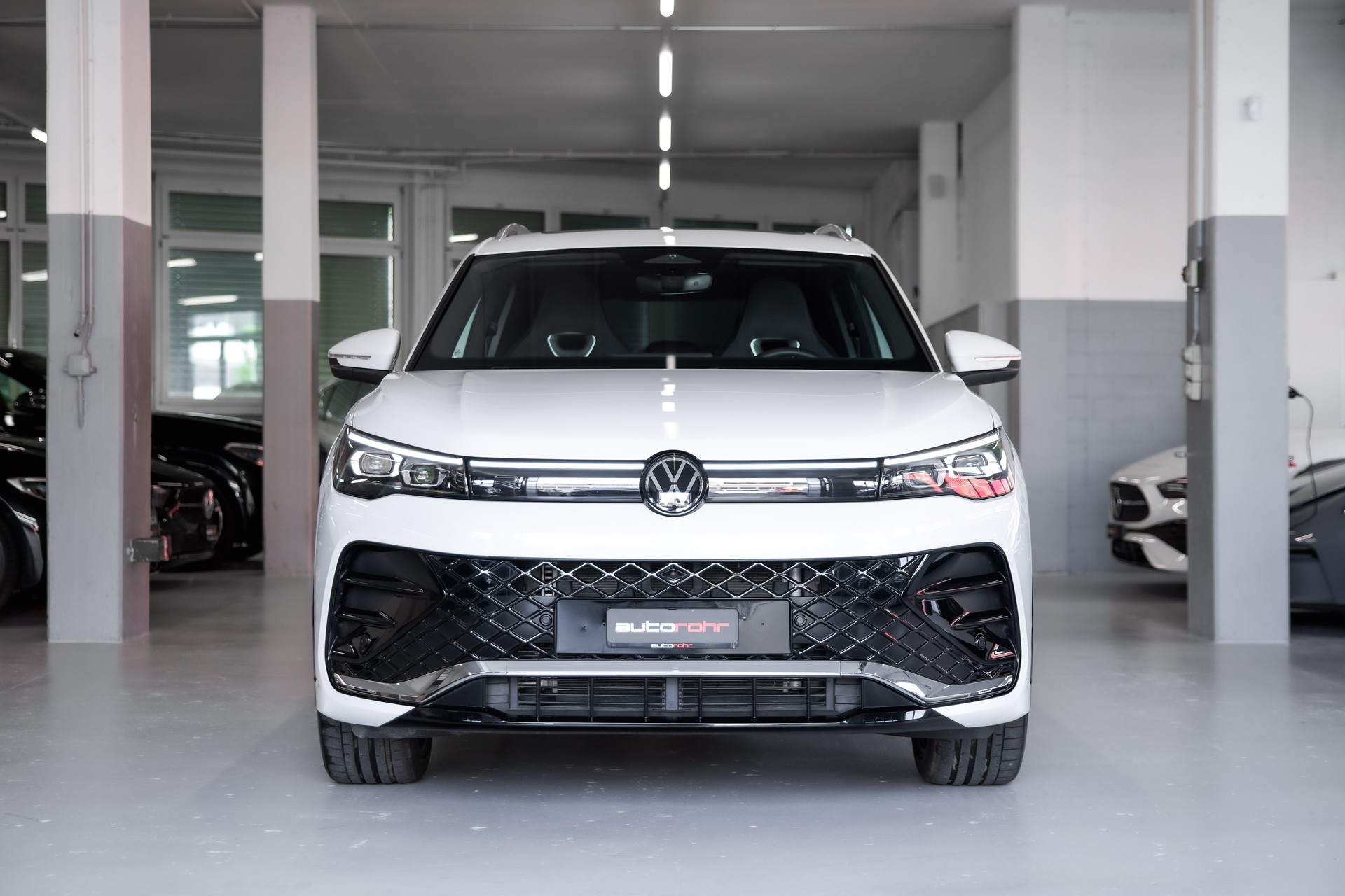 VW Tiguan 2.0 TSI R-Line DSG 4motion-showroom-element-1