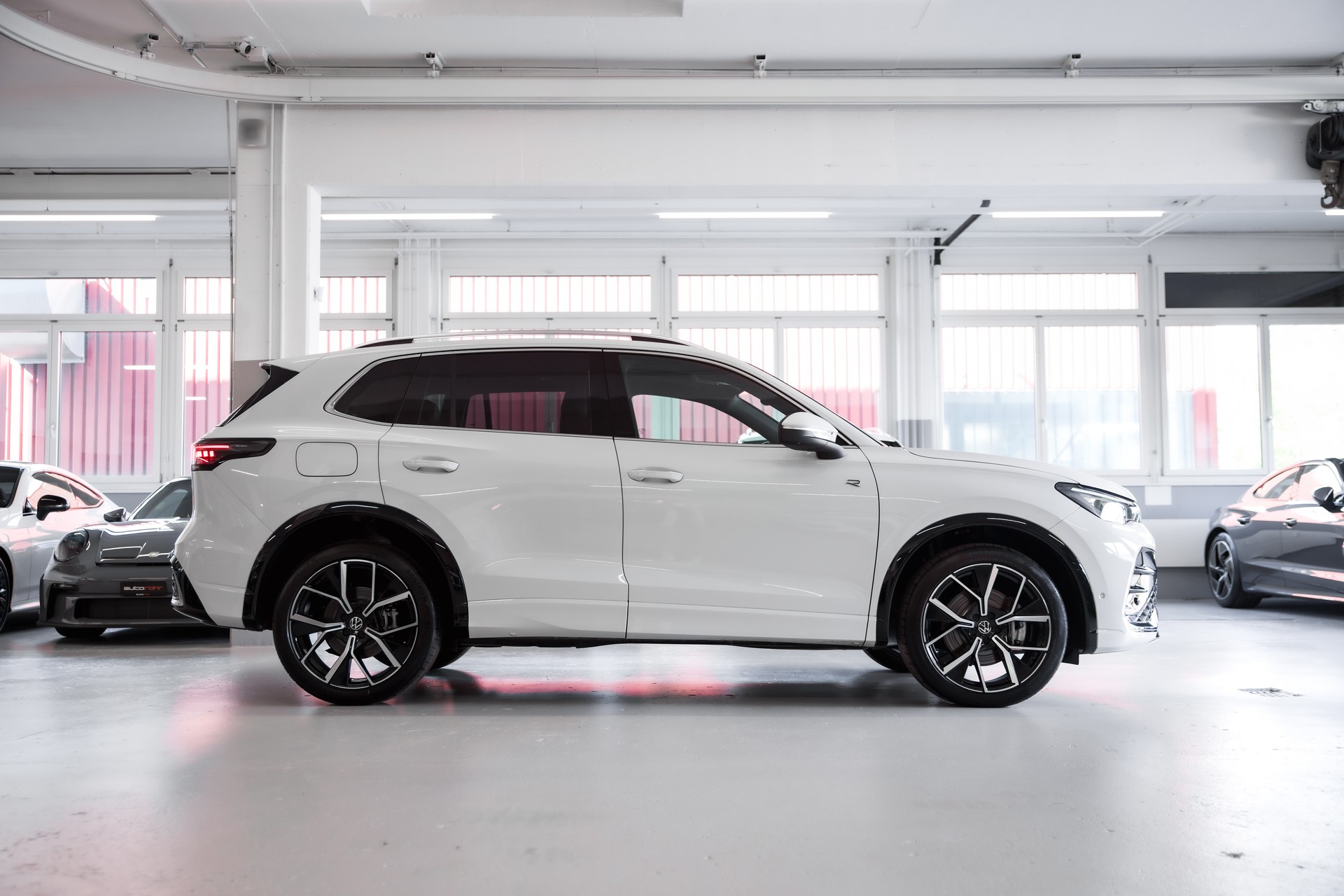 VW Tiguan 2.0 TSI R-Line DSG 4motion-showroom-element-3