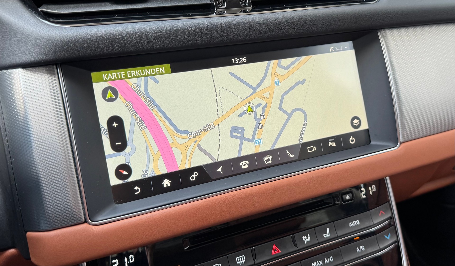 JAGUAR XF Sportbrake 30t Portfolio AWD-image-16