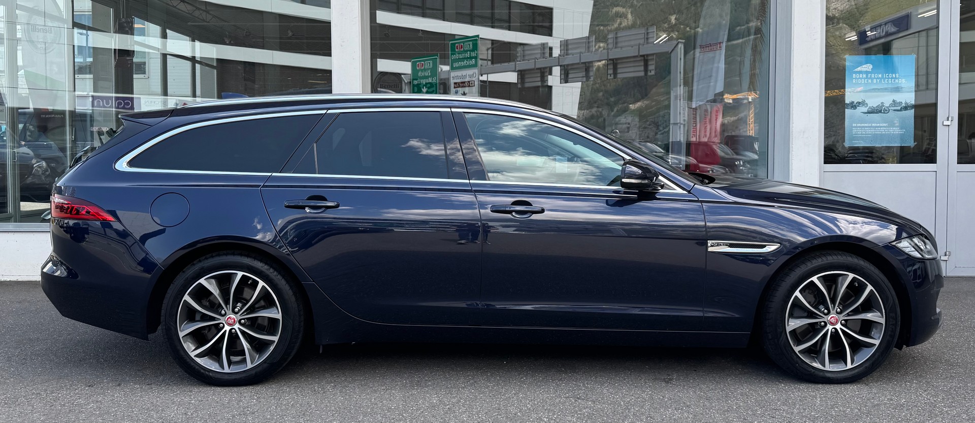 JAGUAR XF Sportbrake 30t Portfolio AWD-showroom-element-1
