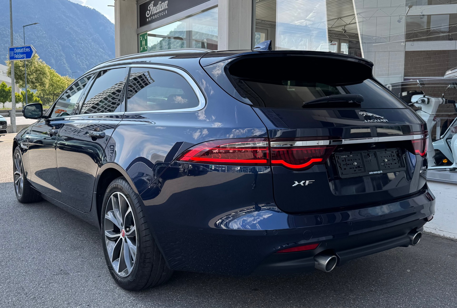 JAGUAR XF Sportbrake 30t Portfolio AWD-showroom-element-3