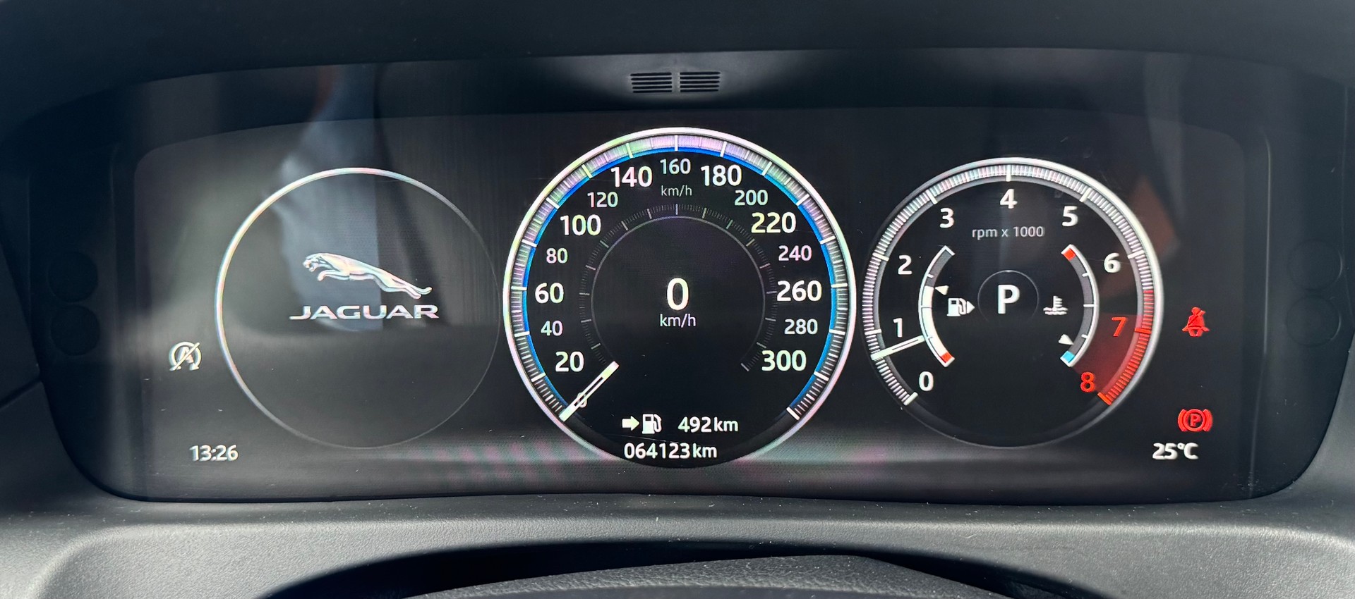 JAGUAR XF Sportbrake 30t Portfolio AWD-image-14