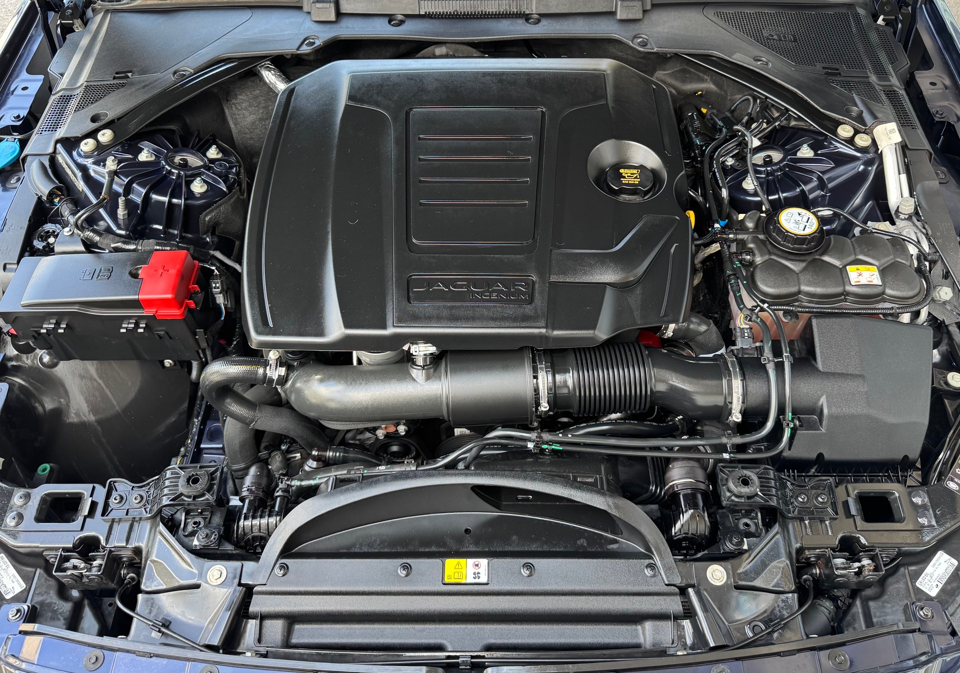 JAGUAR XF Sportbrake 30t Portfolio AWD-image-23