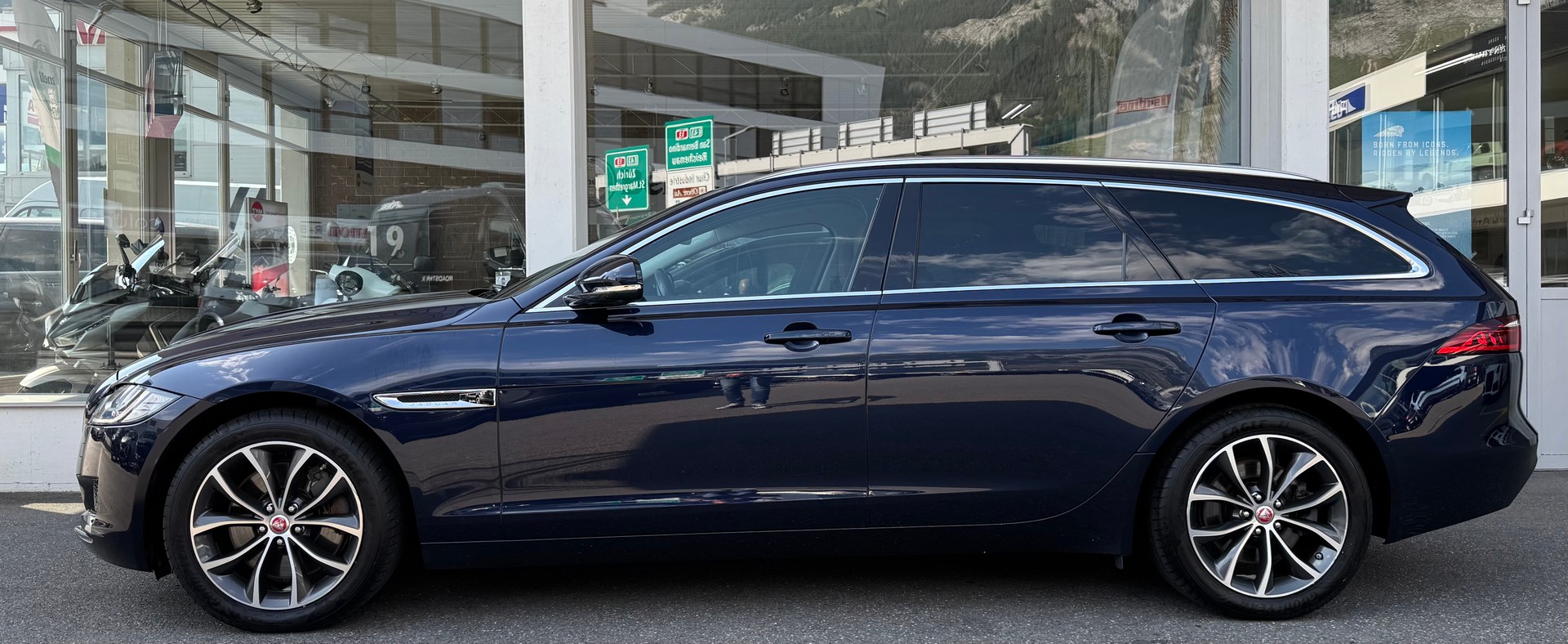 JAGUAR XF Sportbrake 30t Portfolio AWD-showroom-element-2