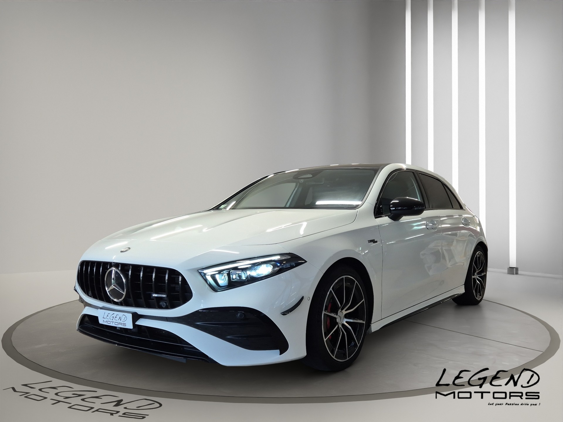 MERCEDES-BENZ A AMG 35 4Matic 8G-DCT -CH- LEASING à partir de CHF 450.-/mois-showroom-element-2
