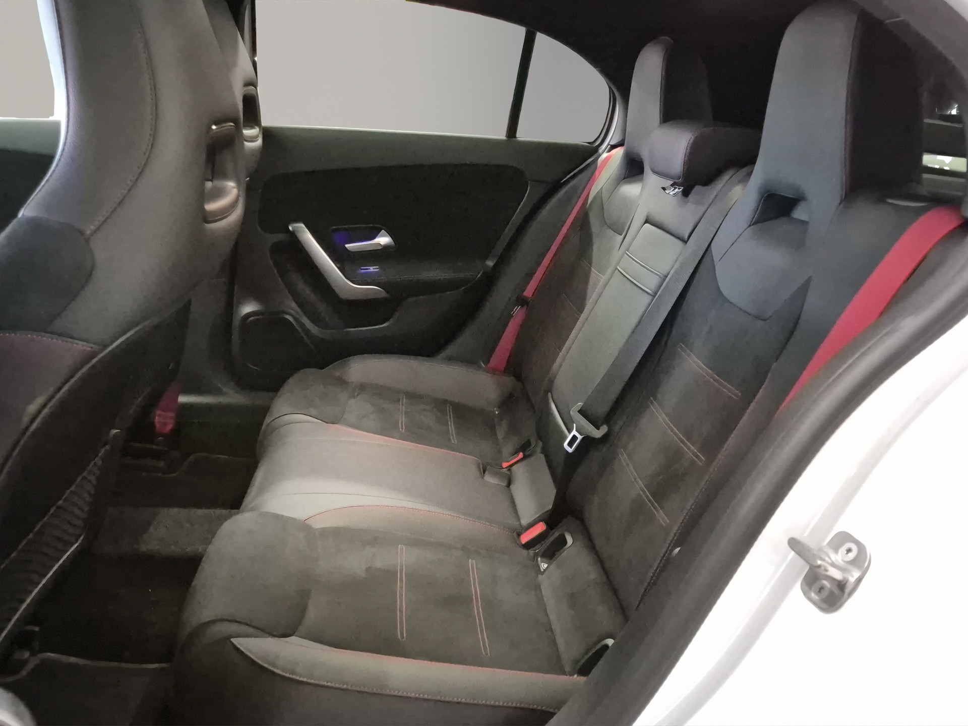 MERCEDES-BENZ A AMG 35 4Matic 8G-DCT -CH- LEASING à partir de CHF 450.-/mois-image-12