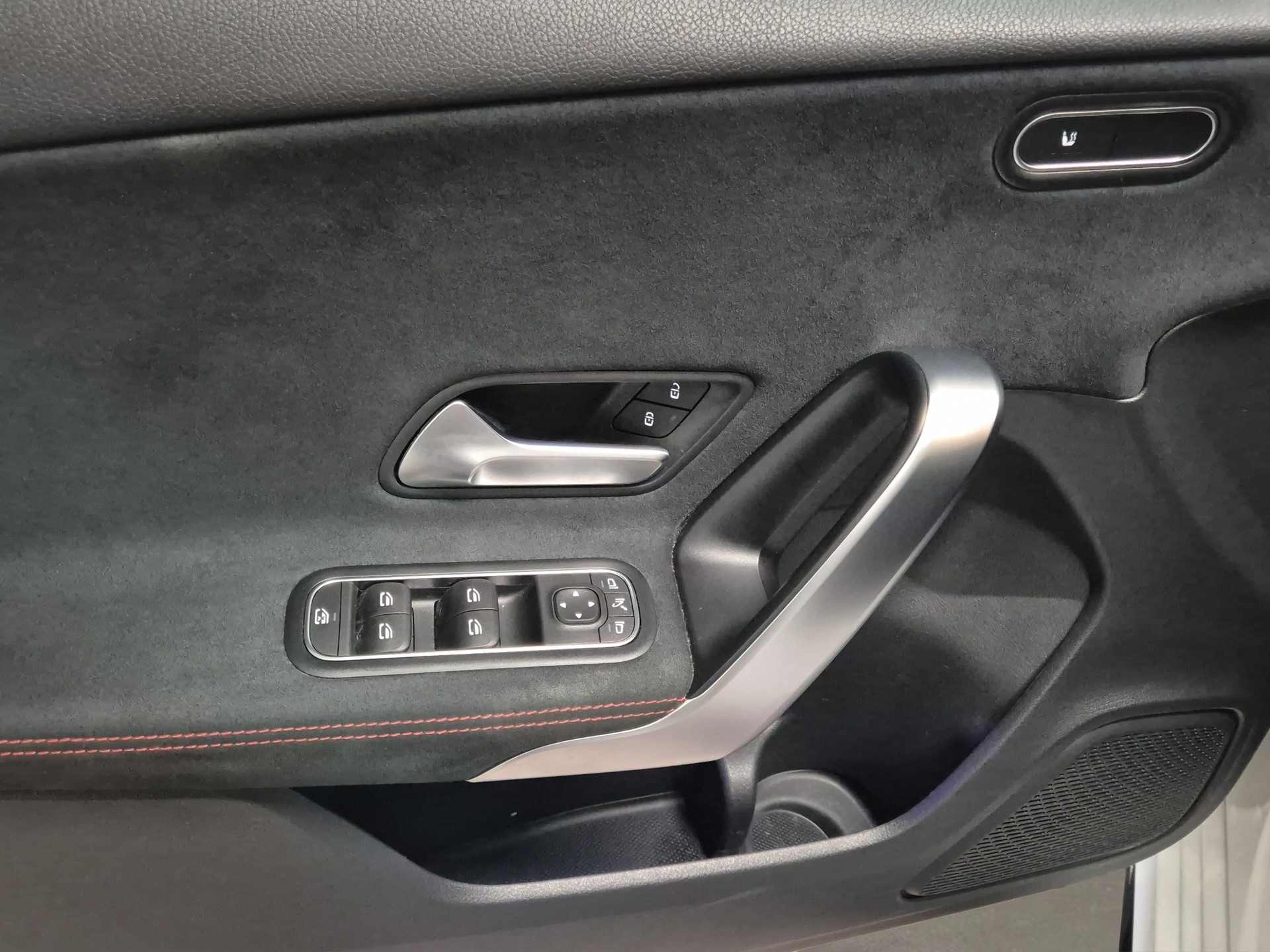 MERCEDES-BENZ A AMG 35 4Matic 8G-DCT -CH- LEASING à partir de CHF 450.-/mois-image-6