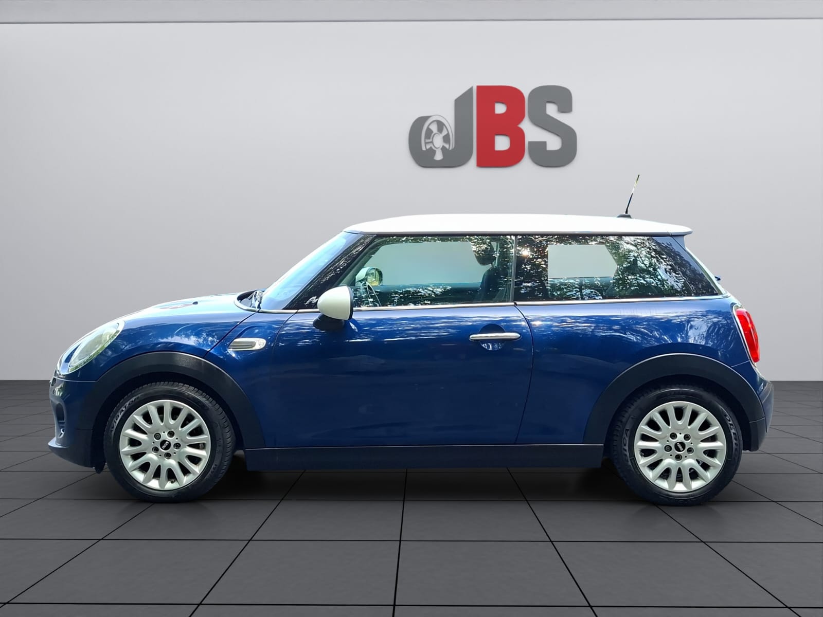 MINI Cooper-showroom-element-3