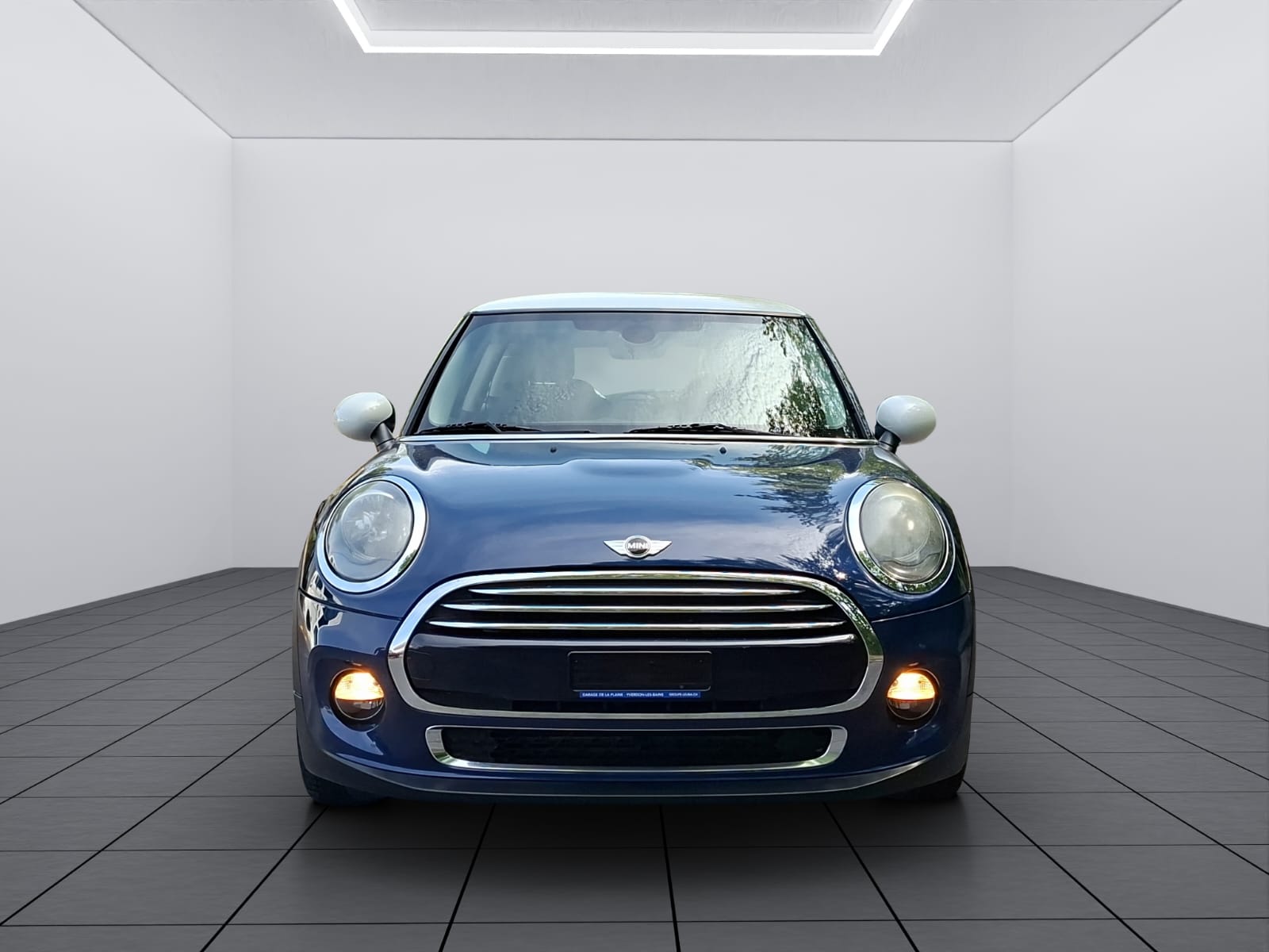 MINI Cooper-showroom-element-1