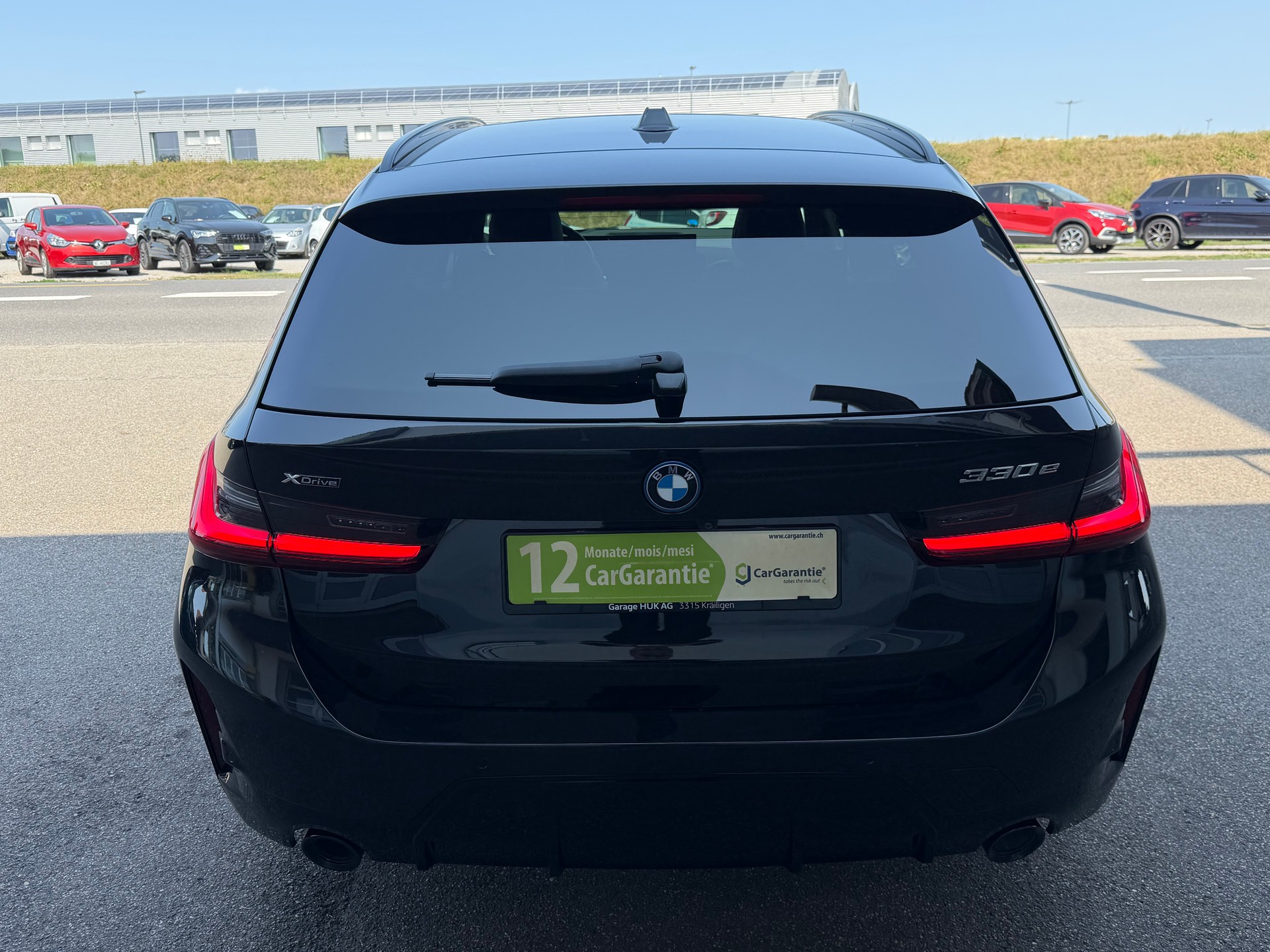 BMW 330e x DriveTouring Steptronic M Sport+++ANHÄNGERKUPPLUNG+++PANORAMADACH+++-showroom-element-3