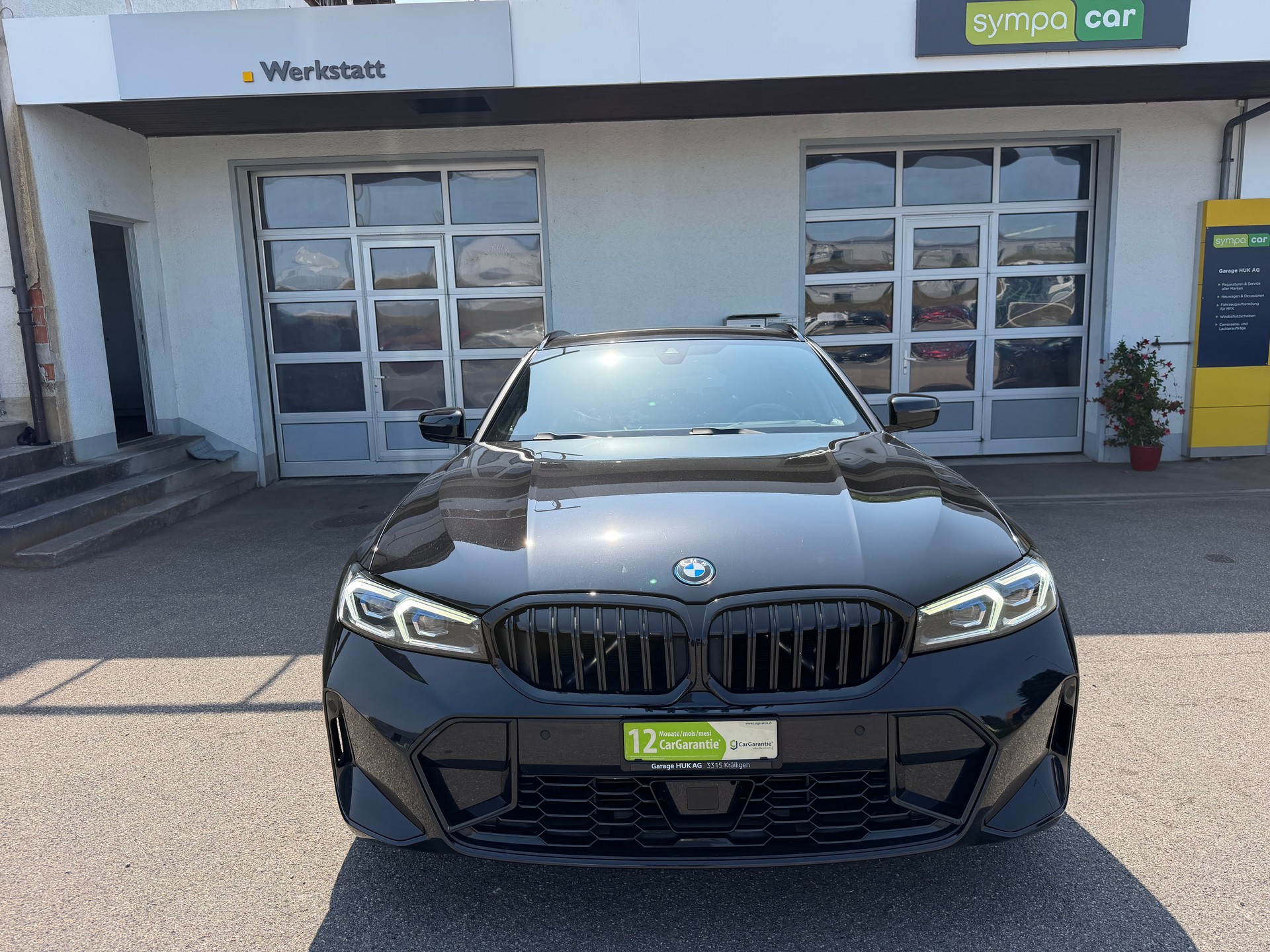 BMW 330e x DriveTouring Steptronic M Sport+++ANHÄNGERKUPPLUNG+++PANORAMADACH+++-showroom-element-2
